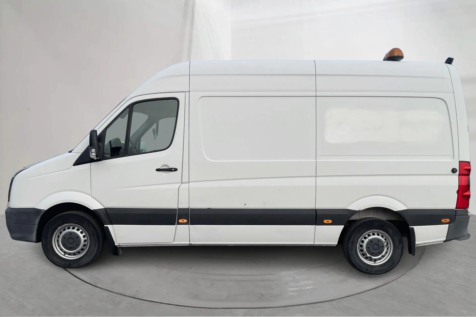 Presentationsfoto 2 av 16: VW Crafter 35 2.0 TDI Skåp (163hk) - 11 610 mil - Manuell - vit - 2016