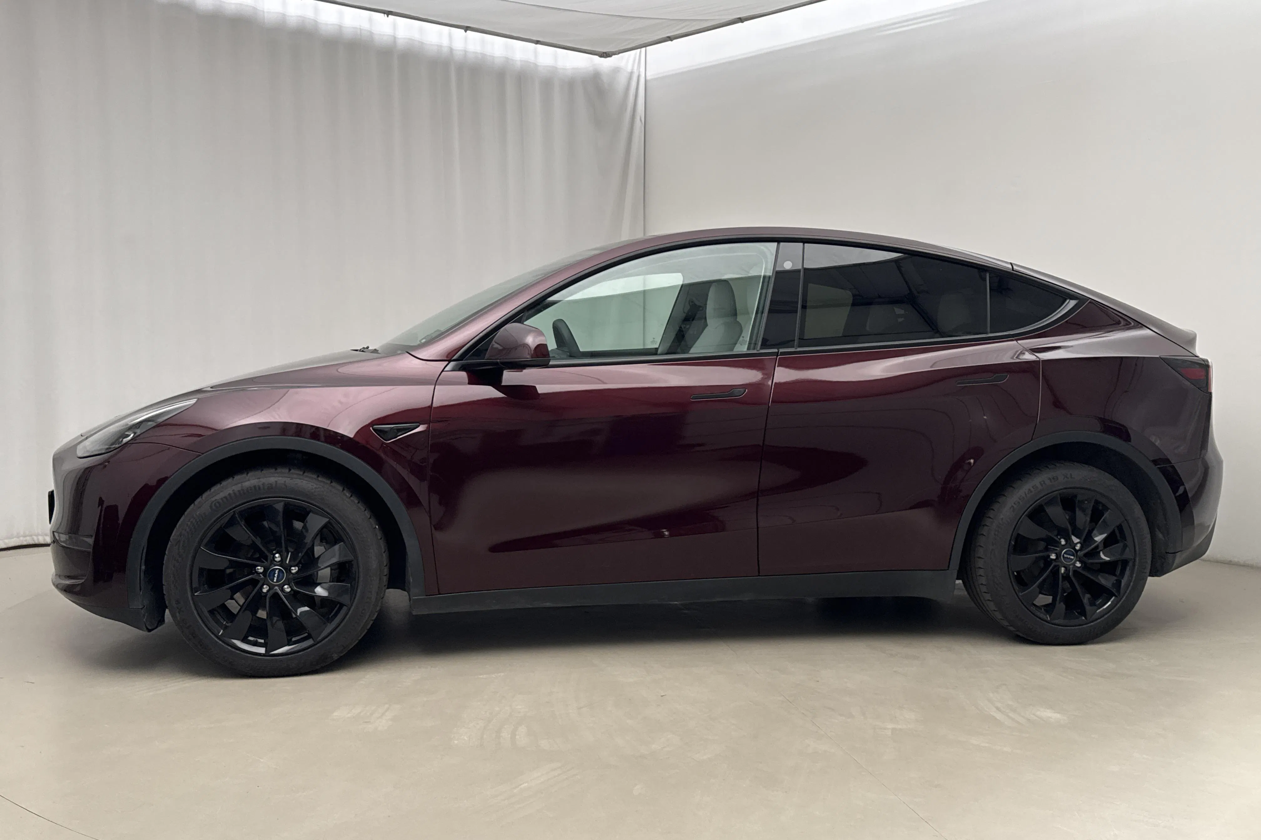 Presentation photo 2 of 22: Tesla Model Y Long Range Dual Motor AWD - 97 000 km - Automatic - red - 2023