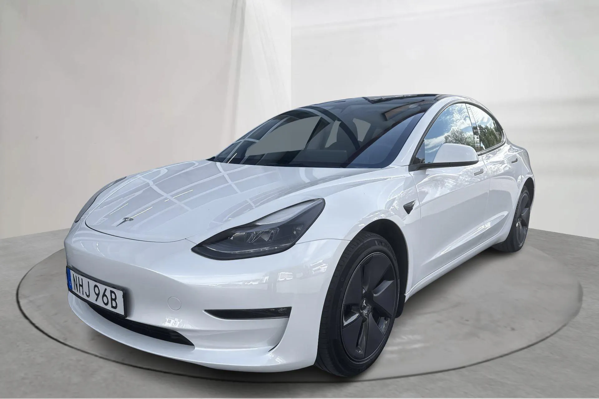 Presentationsfoto 1 av 20: Tesla Model 3 Long Range RWD - 8 807 mil - Automat - vit - 2023