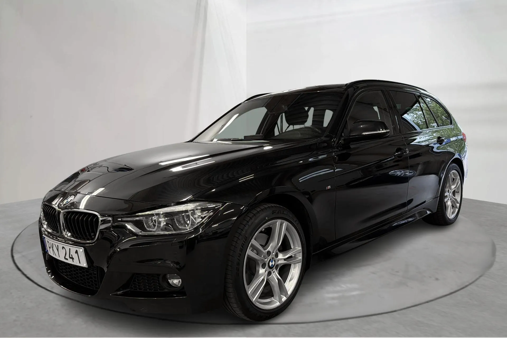 Presentation photo 1 of 16: BMW 320d xDrive Touring, F31 (190hk) - 75 770 km - Automatic - black - 2019