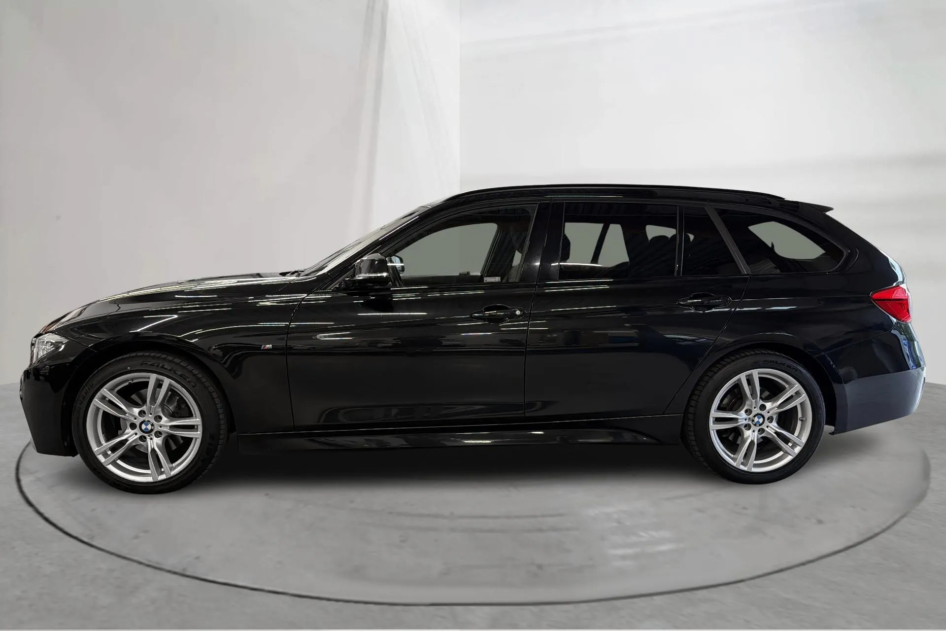 Presentation photo 2 of 16: BMW 320d xDrive Touring, F31 (190hk) - 75 770 km - Automatic - black - 2019