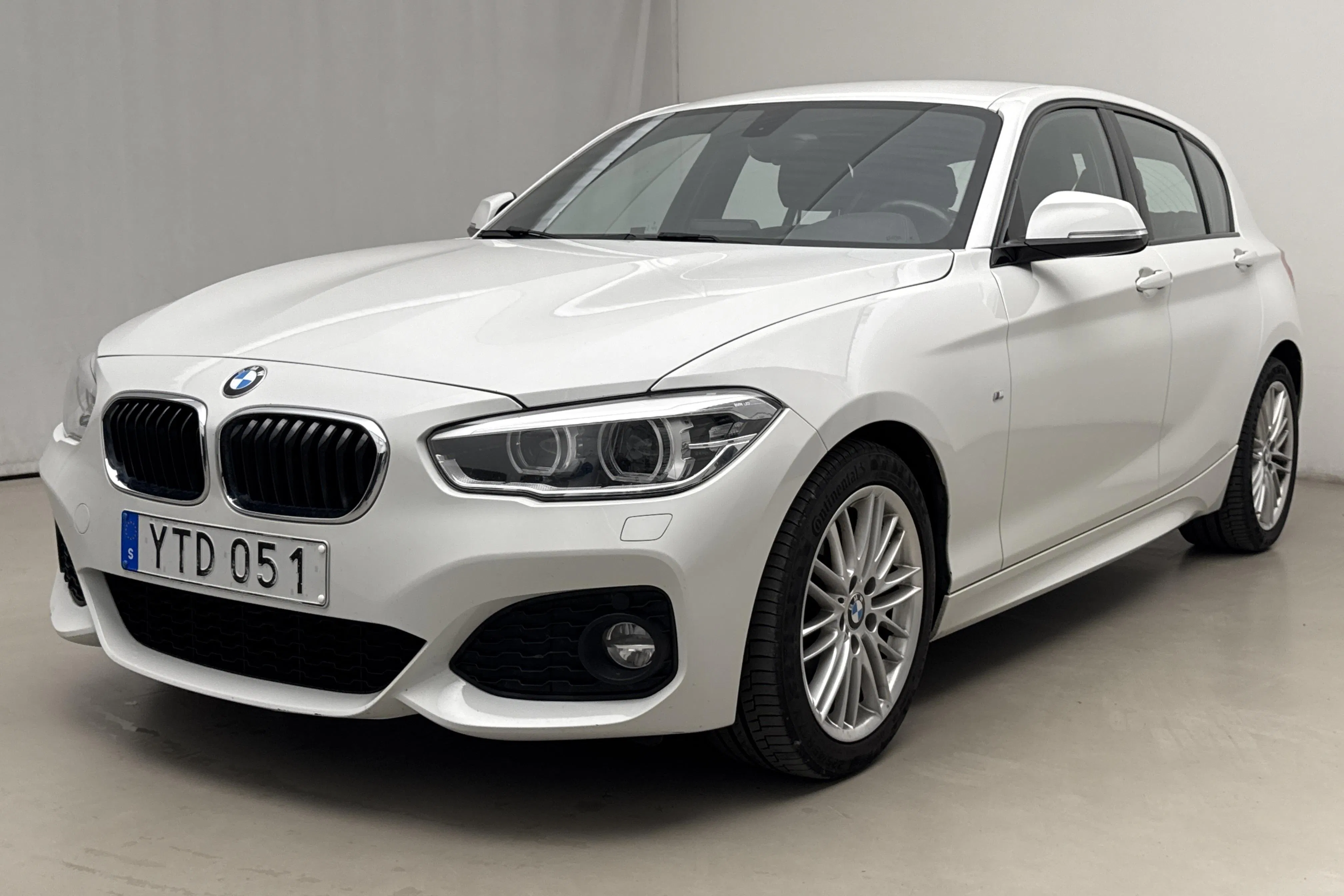 Presentation photo 1 of 16: BMW 120i 5dr, F20 (184hk) - 87 890 km - Automatic - white - 2019