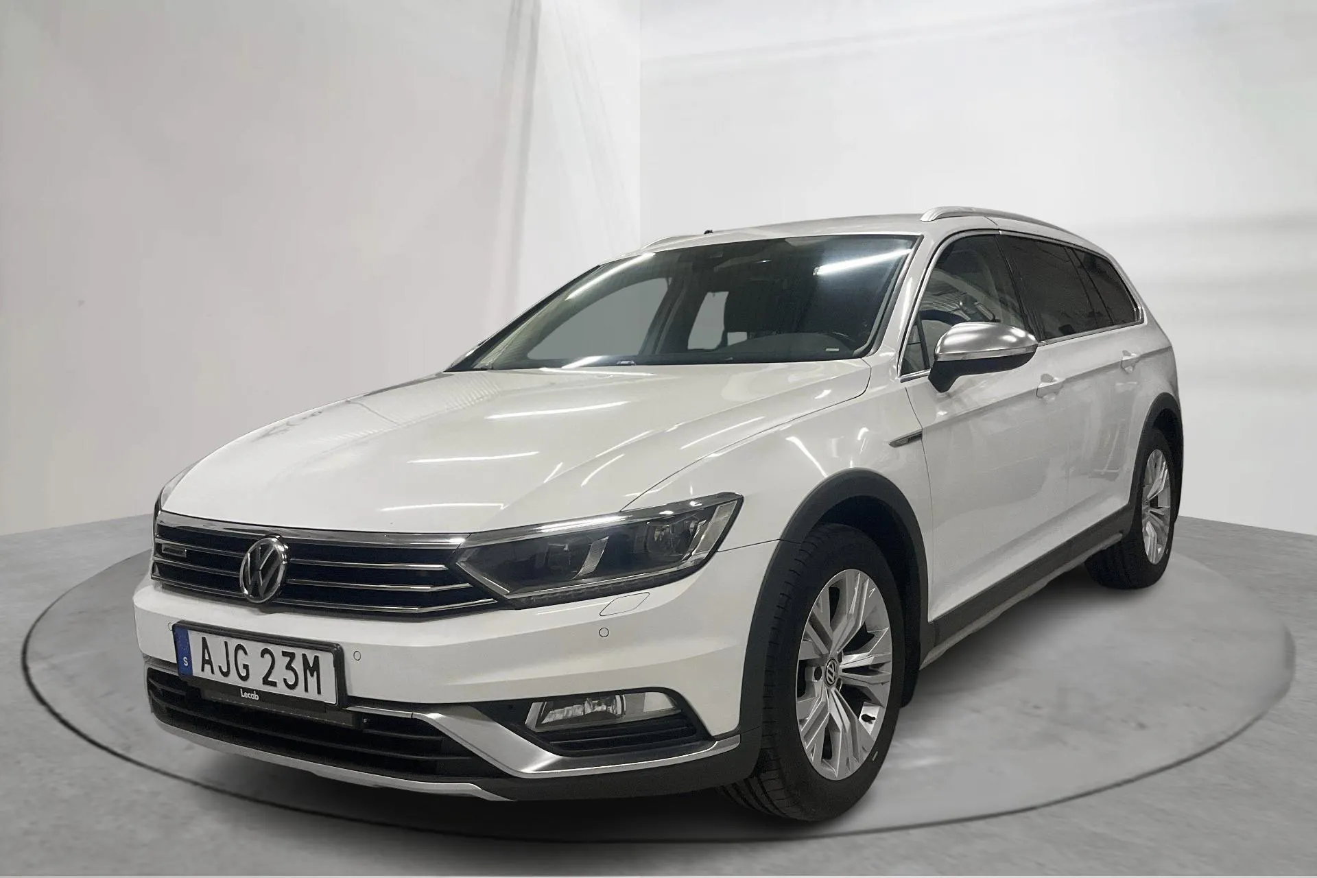 Presentationsfoto 1 av 17: VW Passat Alltrack 2.0 TDI 4MOTION (190hk) - 18 507 mil - Automat - vit - 2019