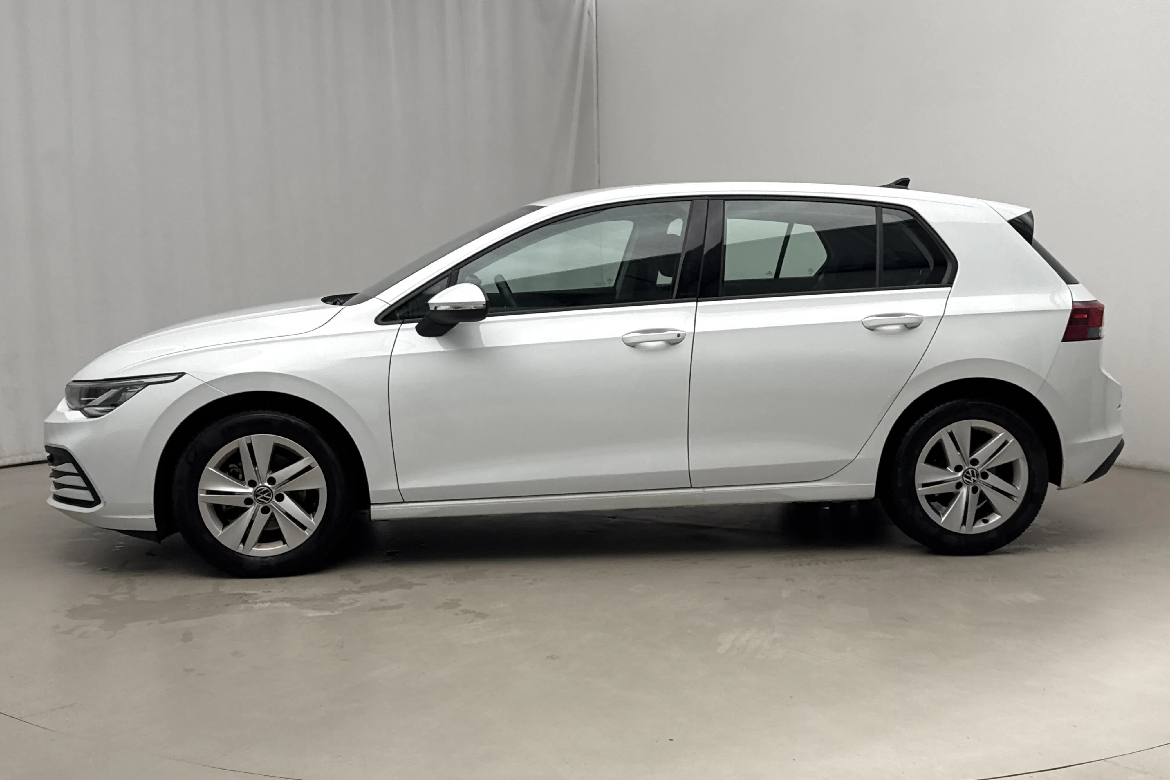 Presentation photo 2 of 17: VW Golf VIII TGI 5dr (130hk) - 33 400 km - Automatic - white - 2023