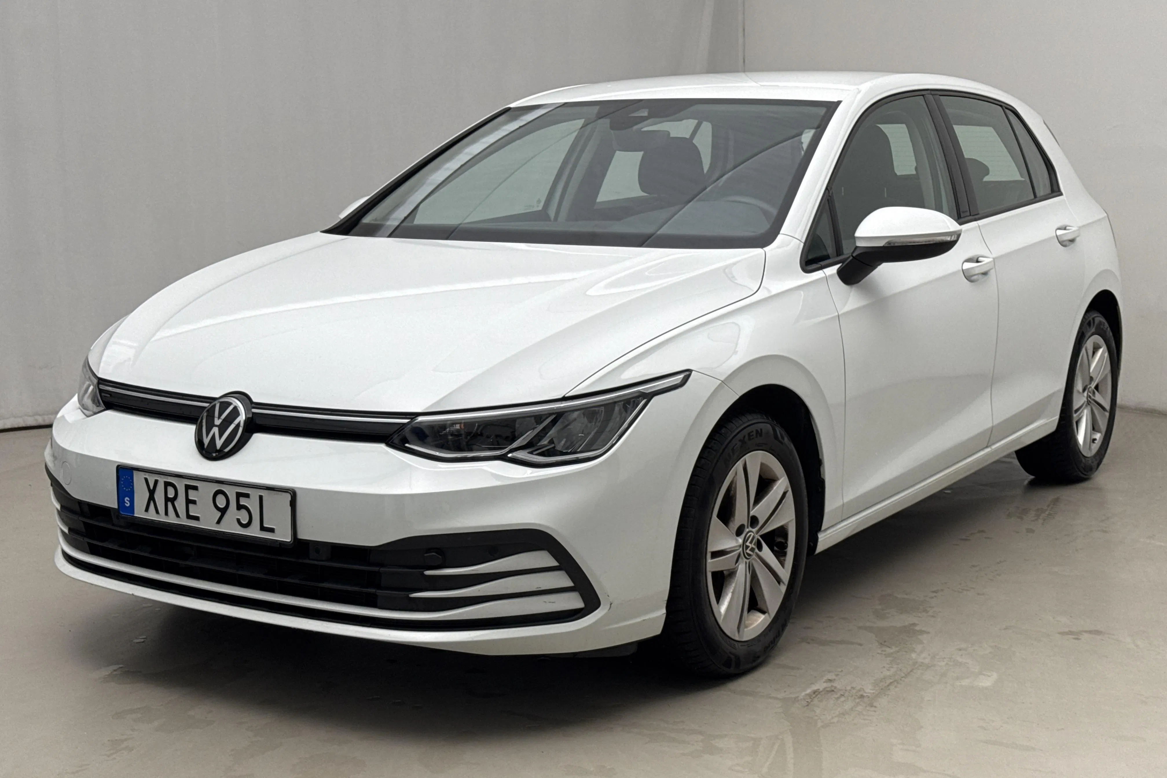 Presentation photo 1 of 17: VW Golf VIII TGI 5dr (130hk) - 33 400 km - Automatic - white - 2023
