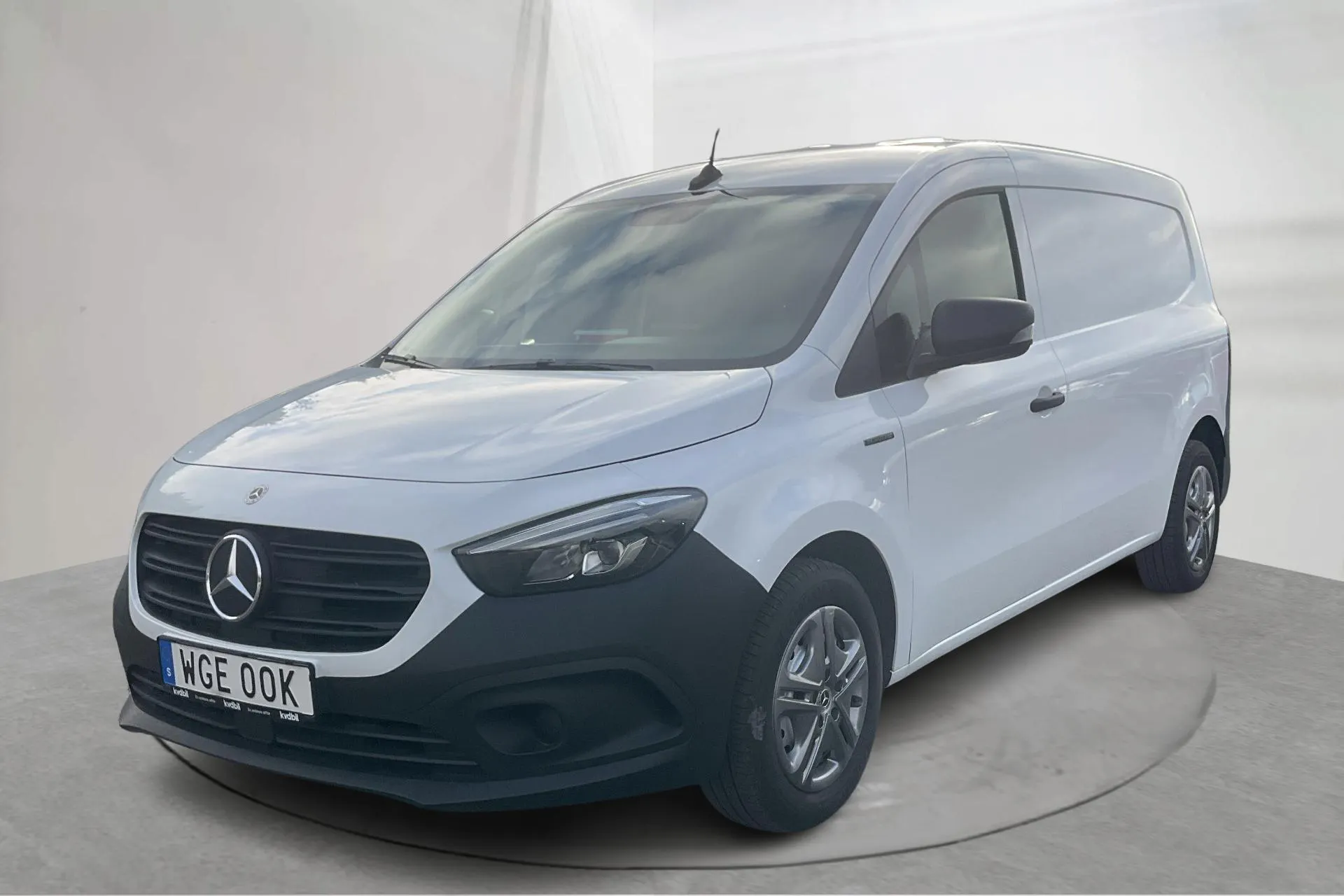 Presentationsfoto 1 av 16: Mercedes eCitan Skåp 45kWh (122hk) - 790 mil - Automat - vit - 2023