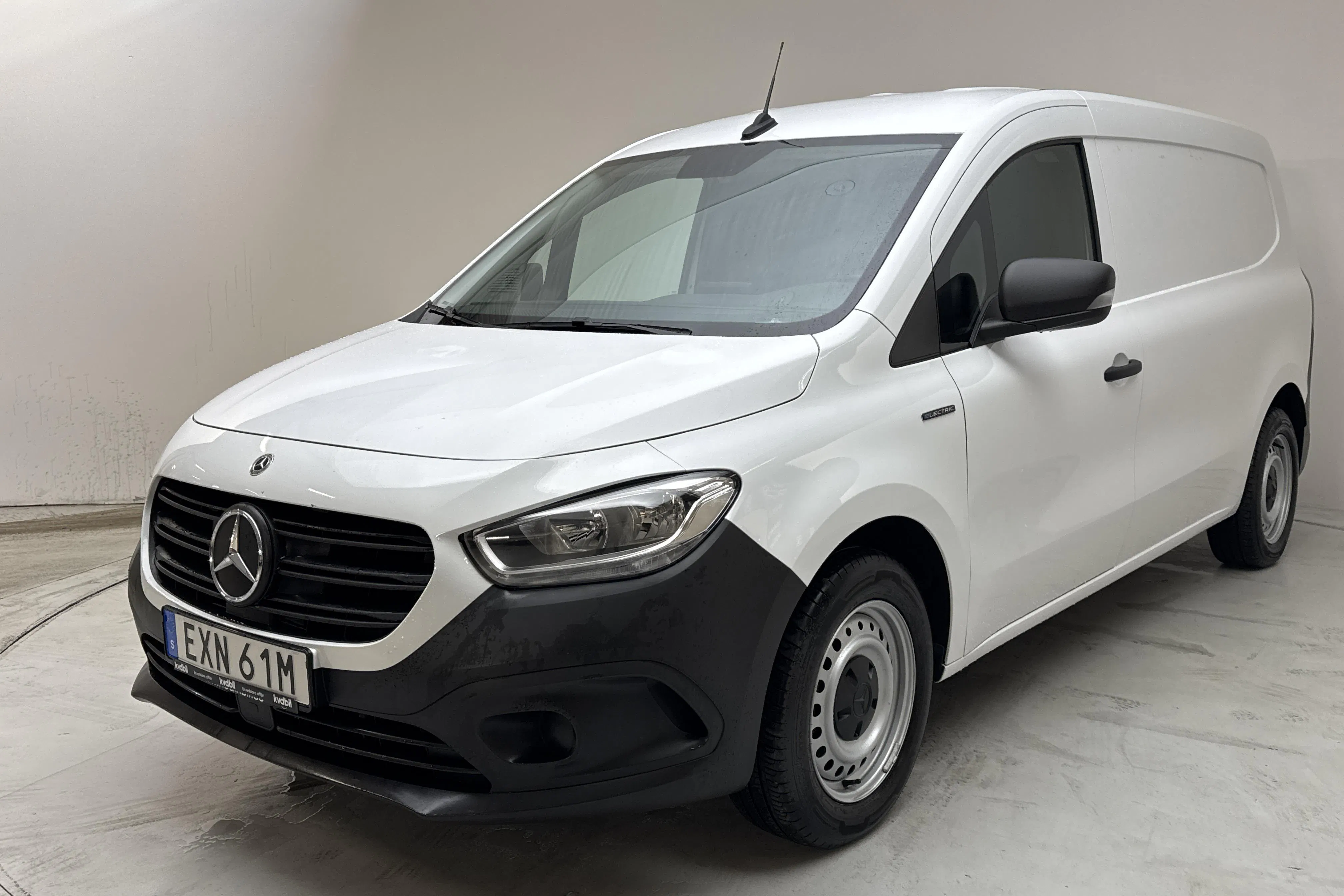 Presentationsfoto 1 av 14: Mercedes eCitan Skåp 45kWh (122hk) - 3 074 mil - Automat - vit - 2024