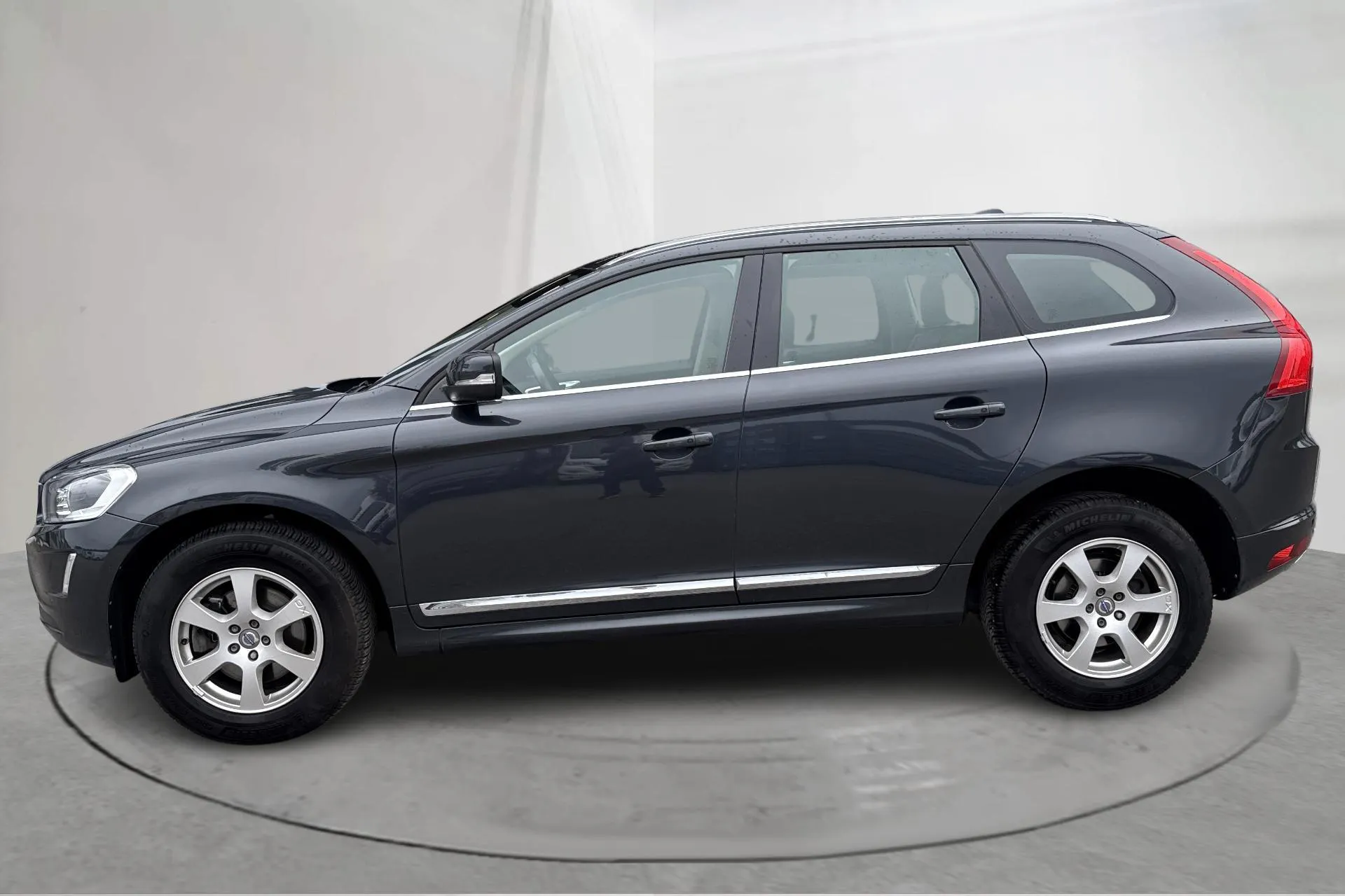 Presentationsfoto 2 av 20: Volvo XC60 D4 2WD (190hk) - 8 389 mil - Automat - grå - 2017