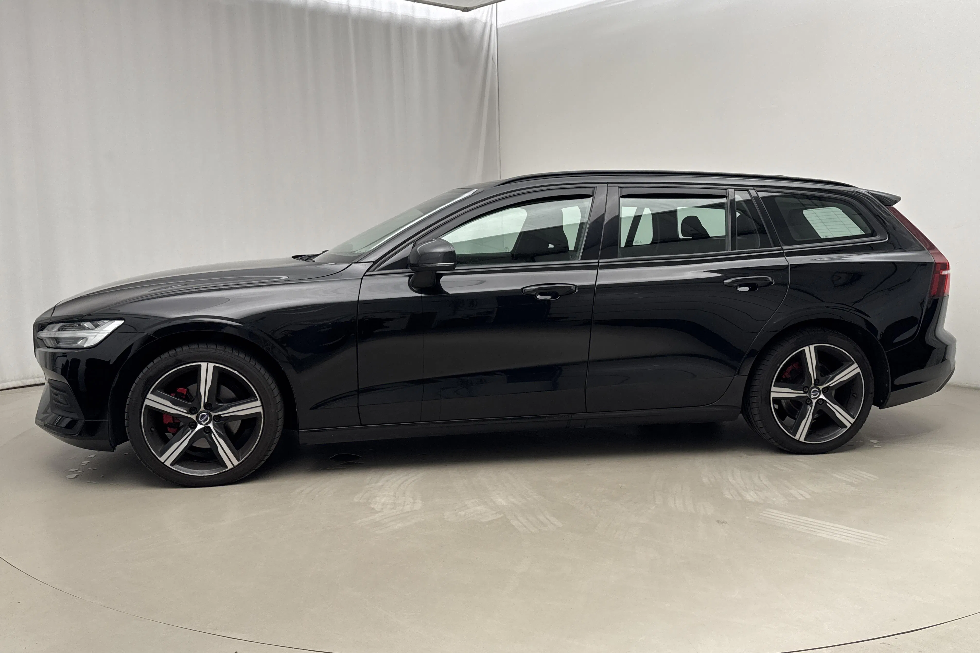 Presentation photo 2 of 17: Volvo V60 D3 (150hk) - 247 470 km - Automatic - black - 2019