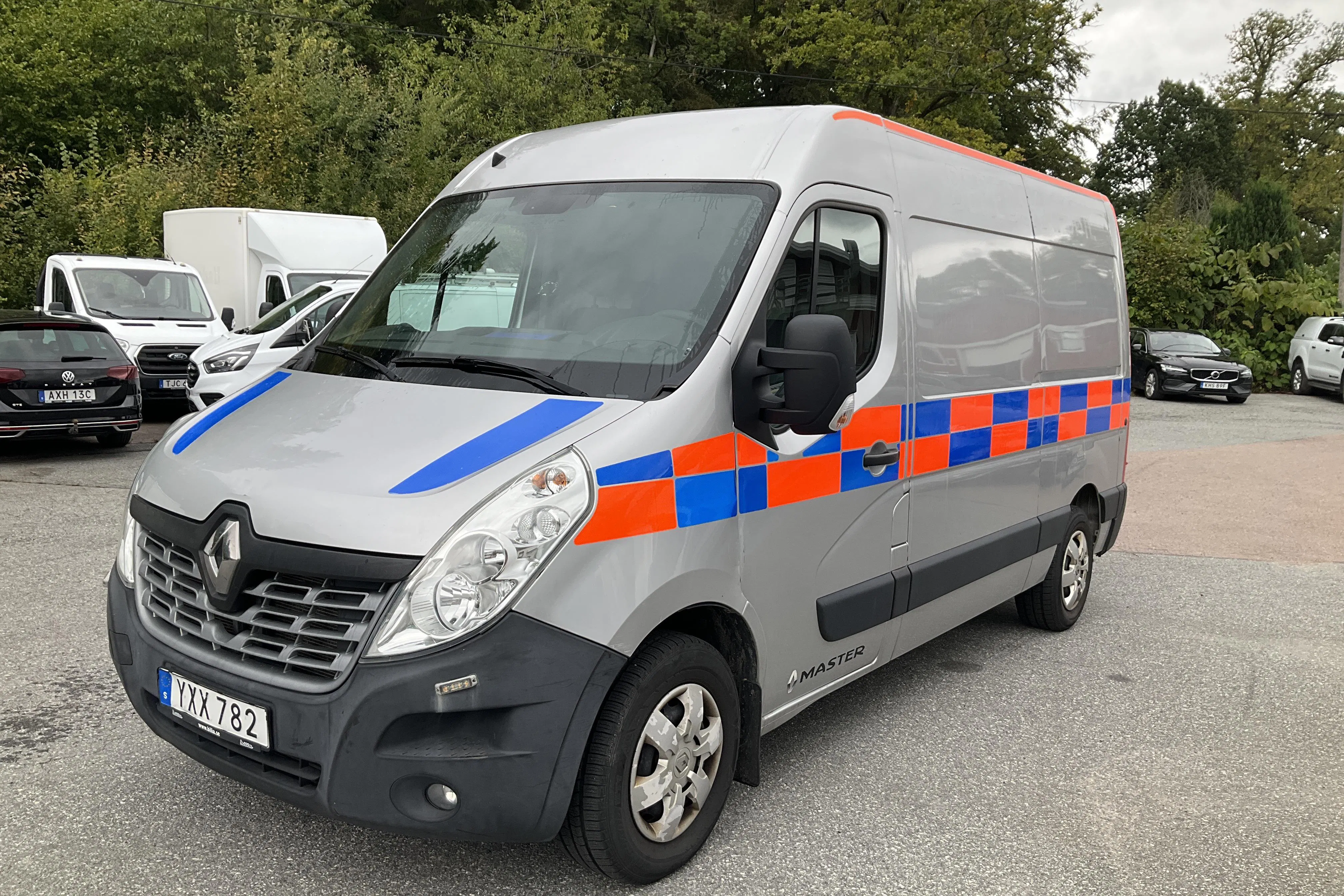 Presentation photo 1 of 12: Renault Master 2.3 dCi FAP 2WD (170hk) - 207 230 km - Automatic - gray - 2019