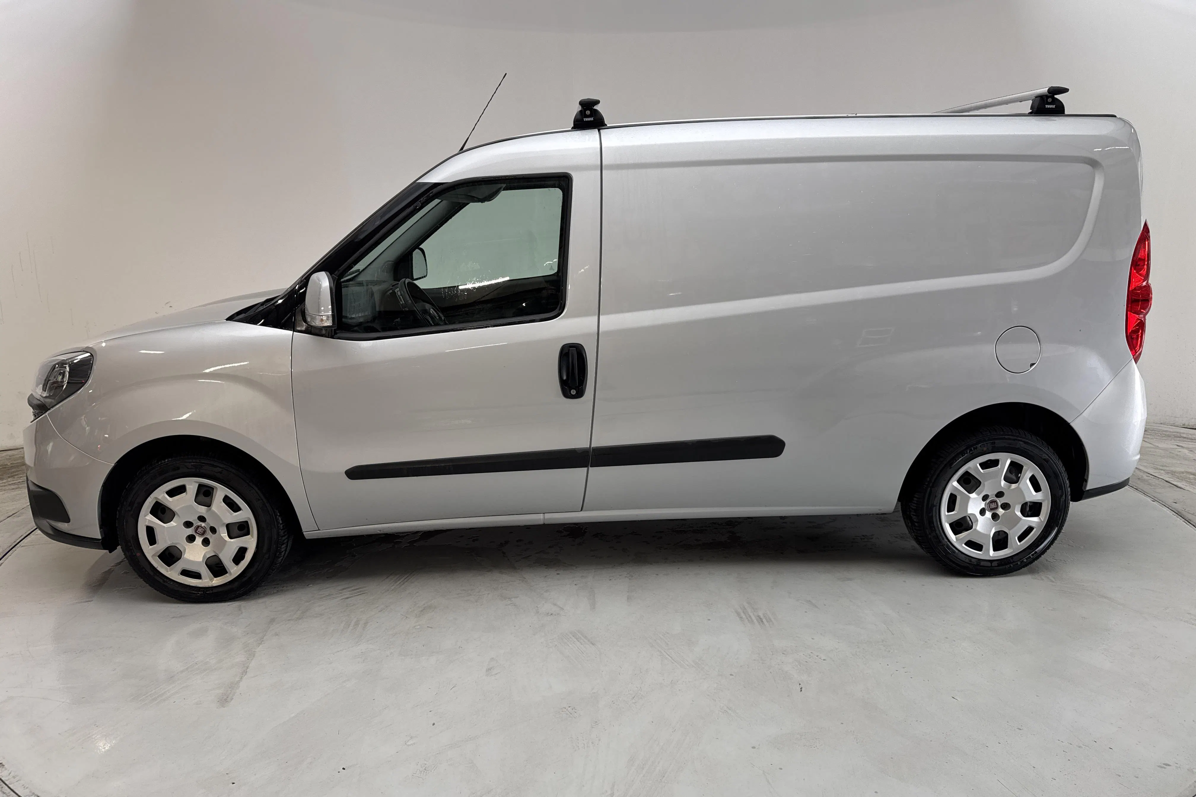 Presentation photo 2 of 11: Fiat Doblo Cargo 1.4T CNG (120hk) - 82 830 km - Manual - gray - 2020