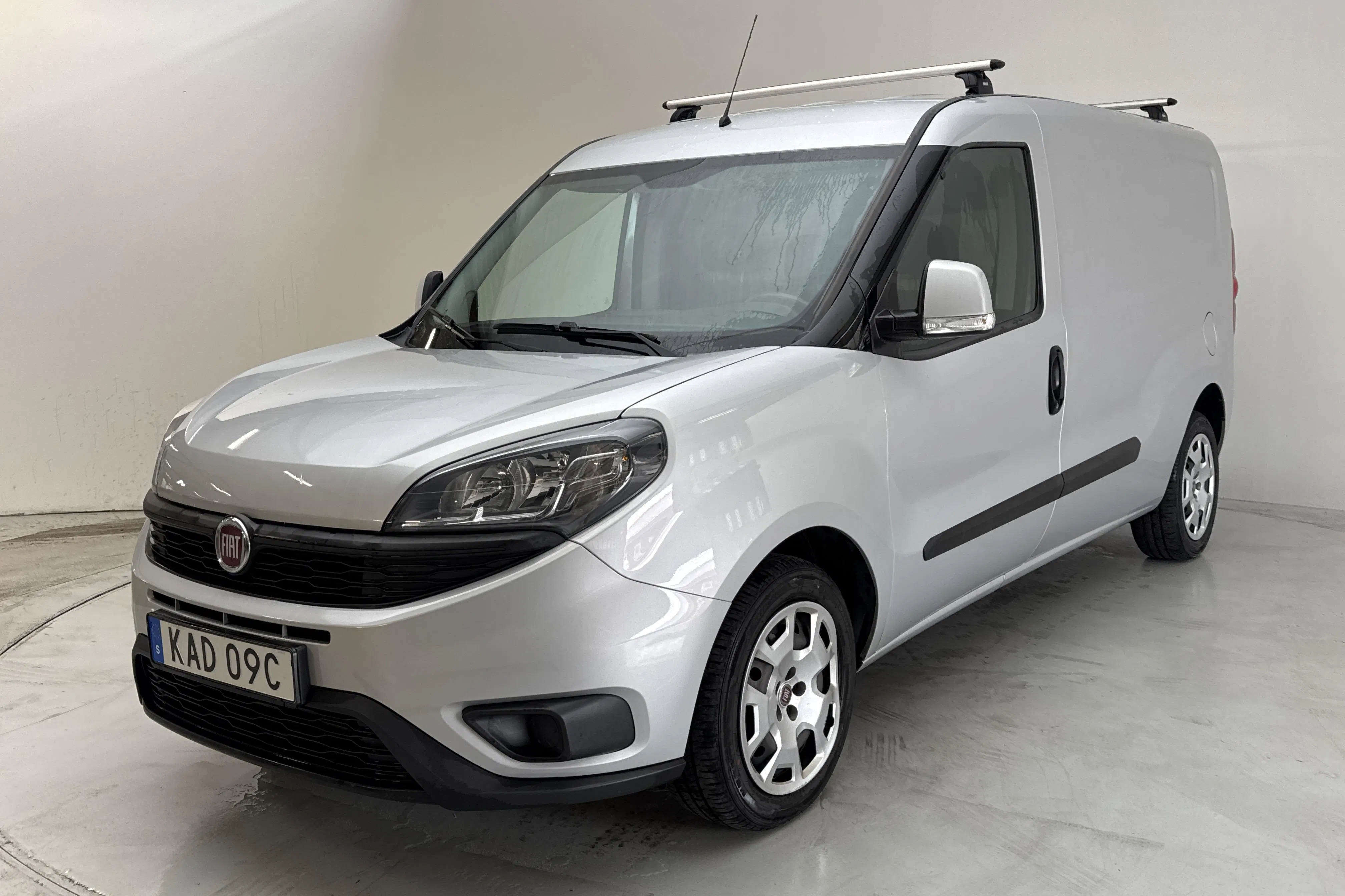 Presentation photo 1 of 11: Fiat Doblo Cargo 1.4T CNG (120hk) - 82 830 km - Manual - gray - 2020