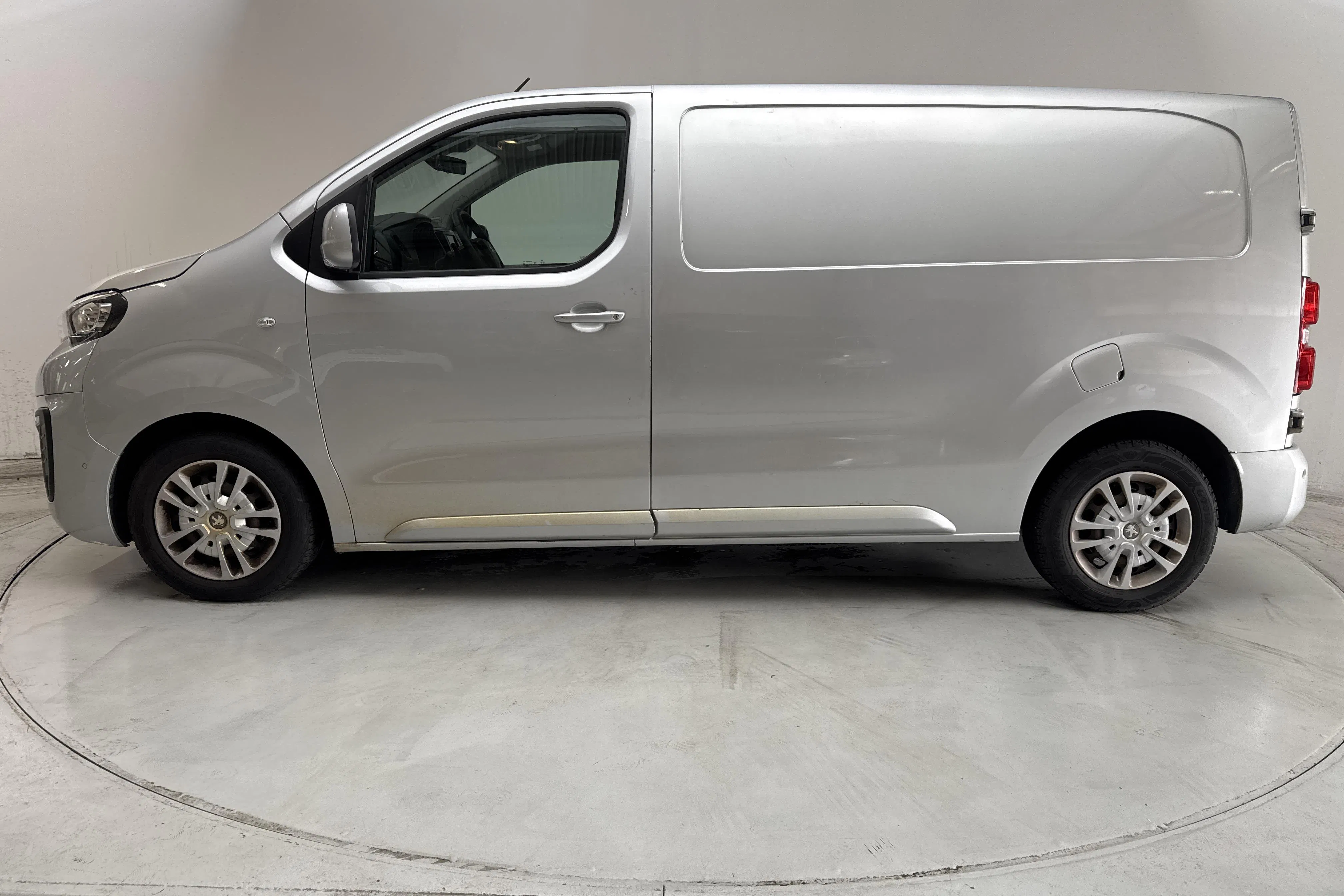 Presentationsfoto 2 av 13: Peugeot Expert BlueHDi Skåp (177hk) - 20 092 mil - Automat - 2018