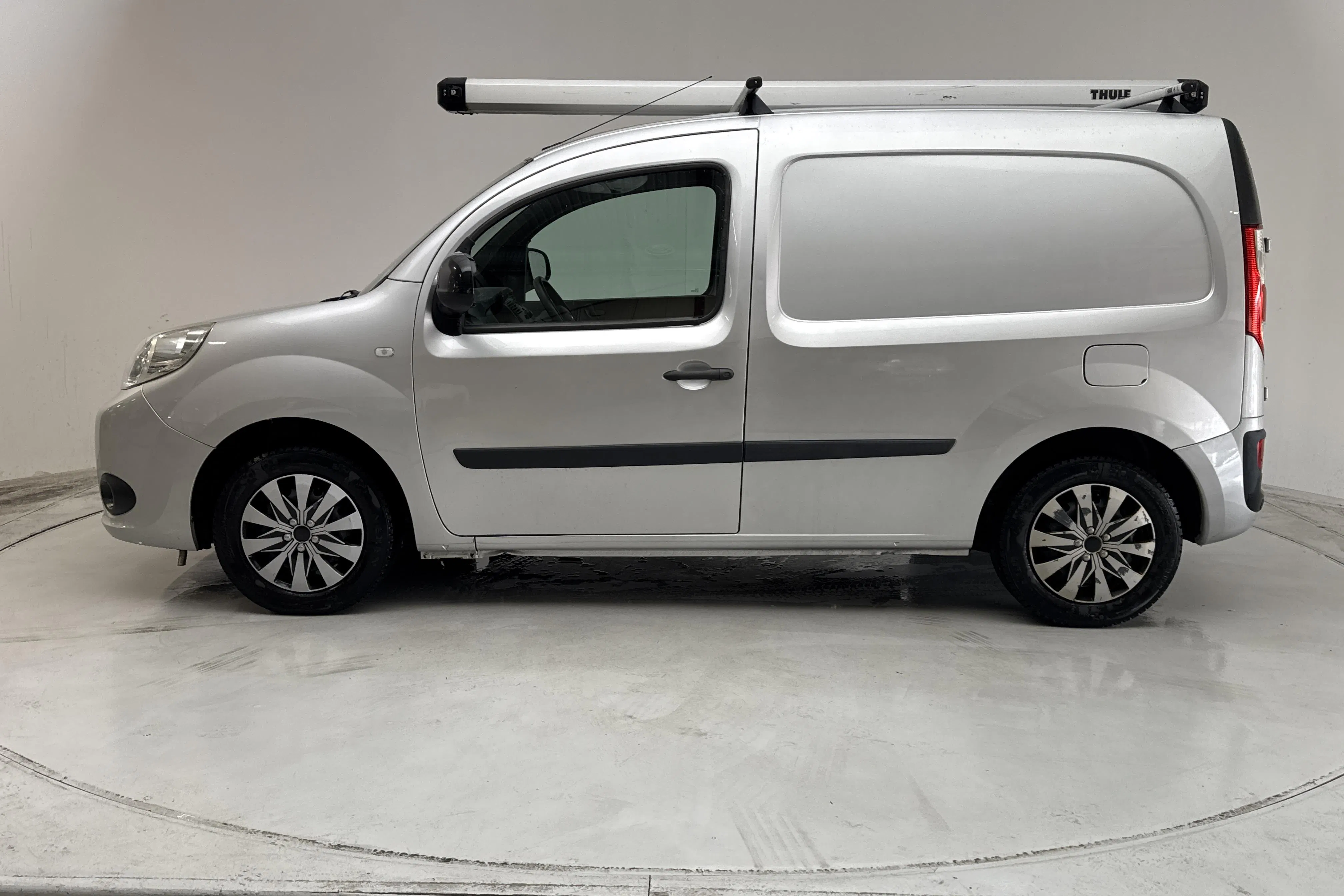 Presentationsfoto 2 av 10: Renault Kangoo 1.5 dCi Skåp (90hk) - 14 104 mil - Manuell - grå - 2017