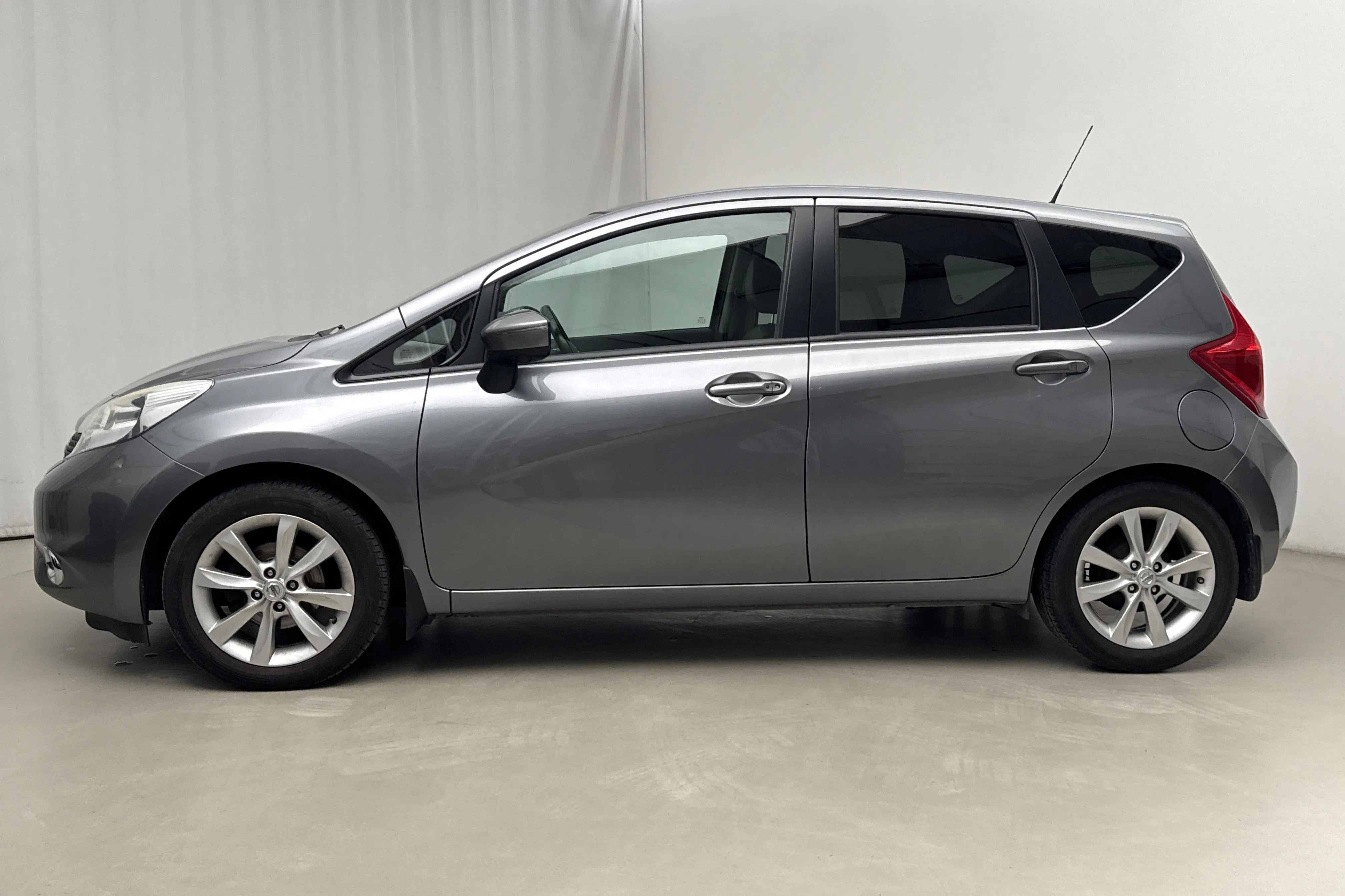 Presentation photo 2 of 17: Nissan Note 1.5 dCi DPF (90hk) - 101 600 km - Manual - gray - 2014