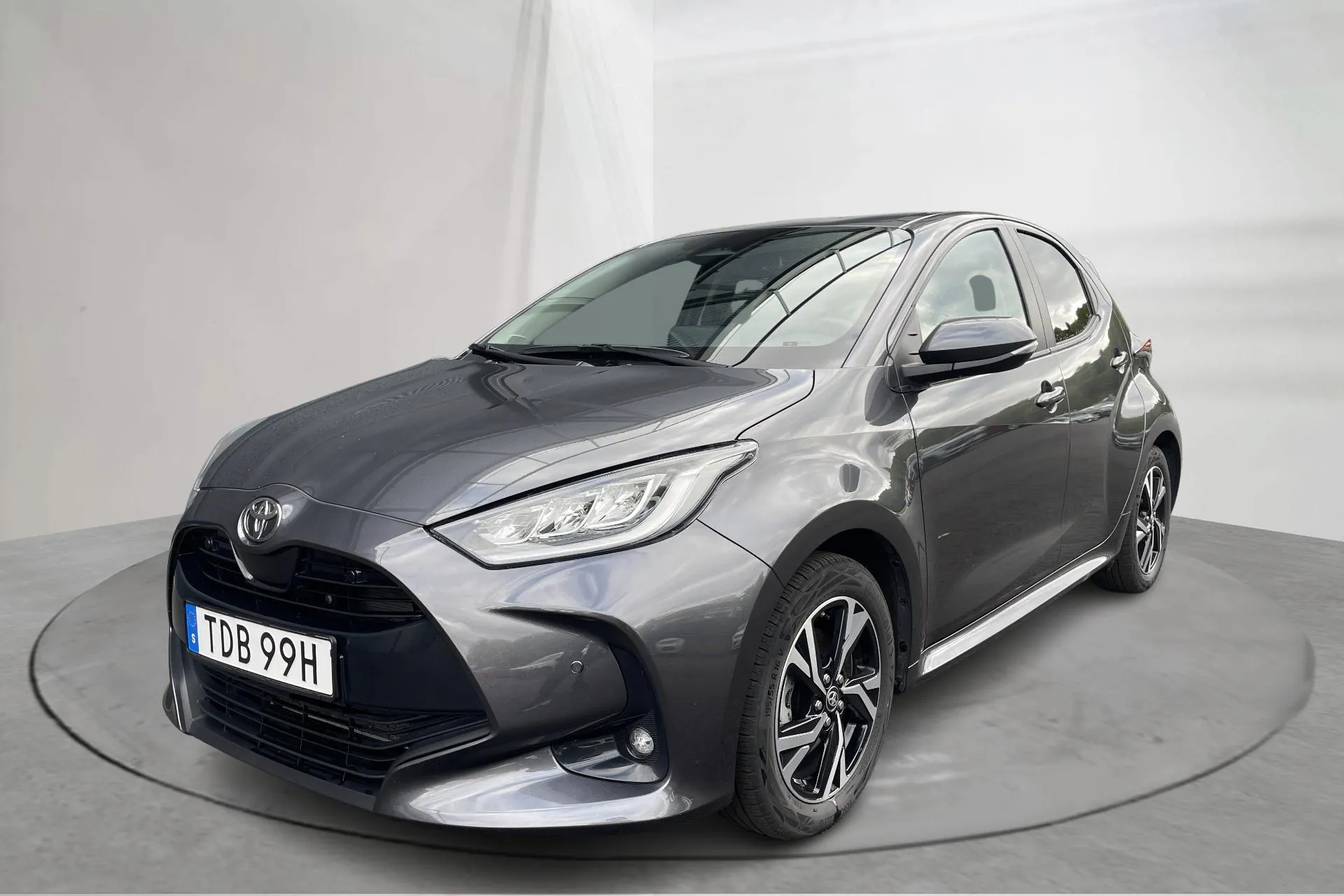 Presentationsfoto 1 av 15: Toyota Yaris 1.5 Hybrid 5dr (116hk) - 3 873 mil - Automat - Mörkgrå - 2024