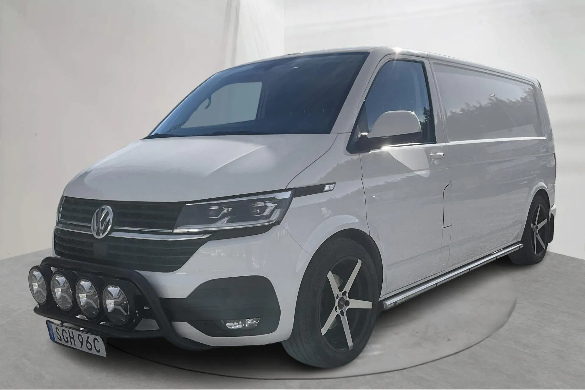Presentation photo 1 of 15: VW Transporter T6 2.0 TDI BMT Skåp (150hk) - 147 390 km - Automatic - white - 2021