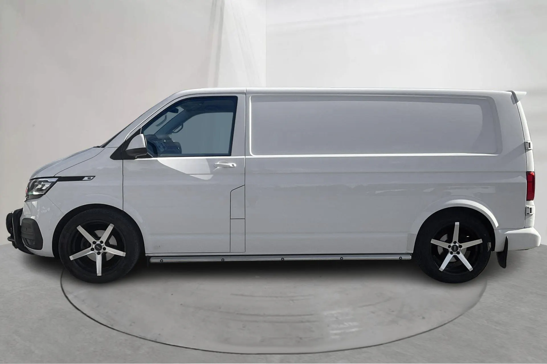 Presentation photo 2 of 15: VW Transporter T6 2.0 TDI BMT Skåp (150hk) - 147 390 km - Automatic - white - 2021