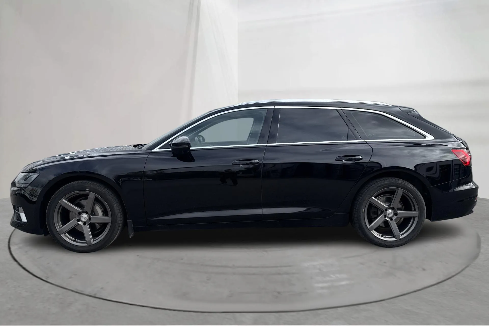 Presentationsfoto 2 av 17: Audi A6 Avant 40 TDI quattro (204hk) - 14 713 mil - Automat - svart - 2020
