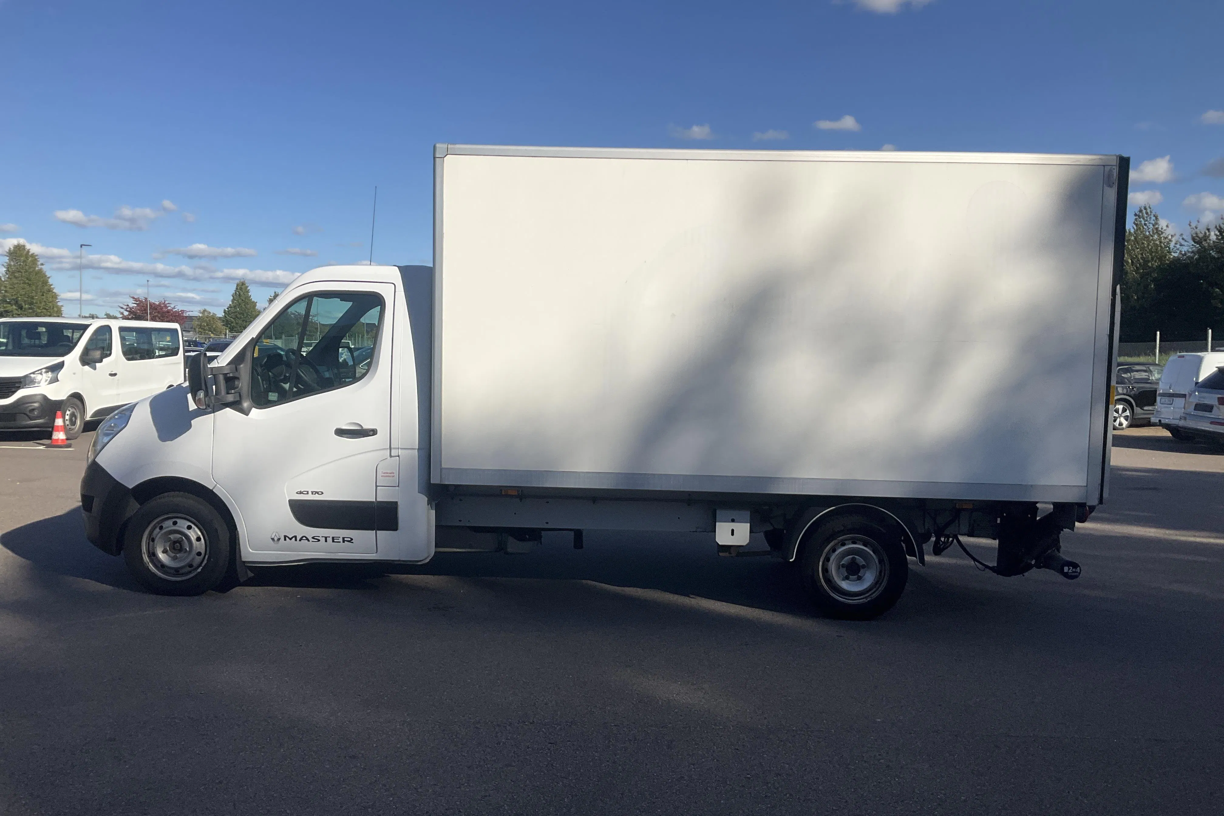 Presentation photo 2 of 18: Renault Master 2.3 dCi Volymskåp 2WD (170hk) - 194 230 km - Manual - white - 2018