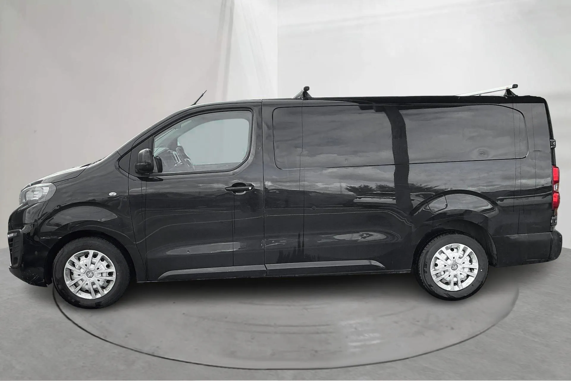 Presentationsfoto 2 av 17: Peugeot Expert BlueHDi Skåp (122hk) - 19 951 mil - Manuell - svart - 2018