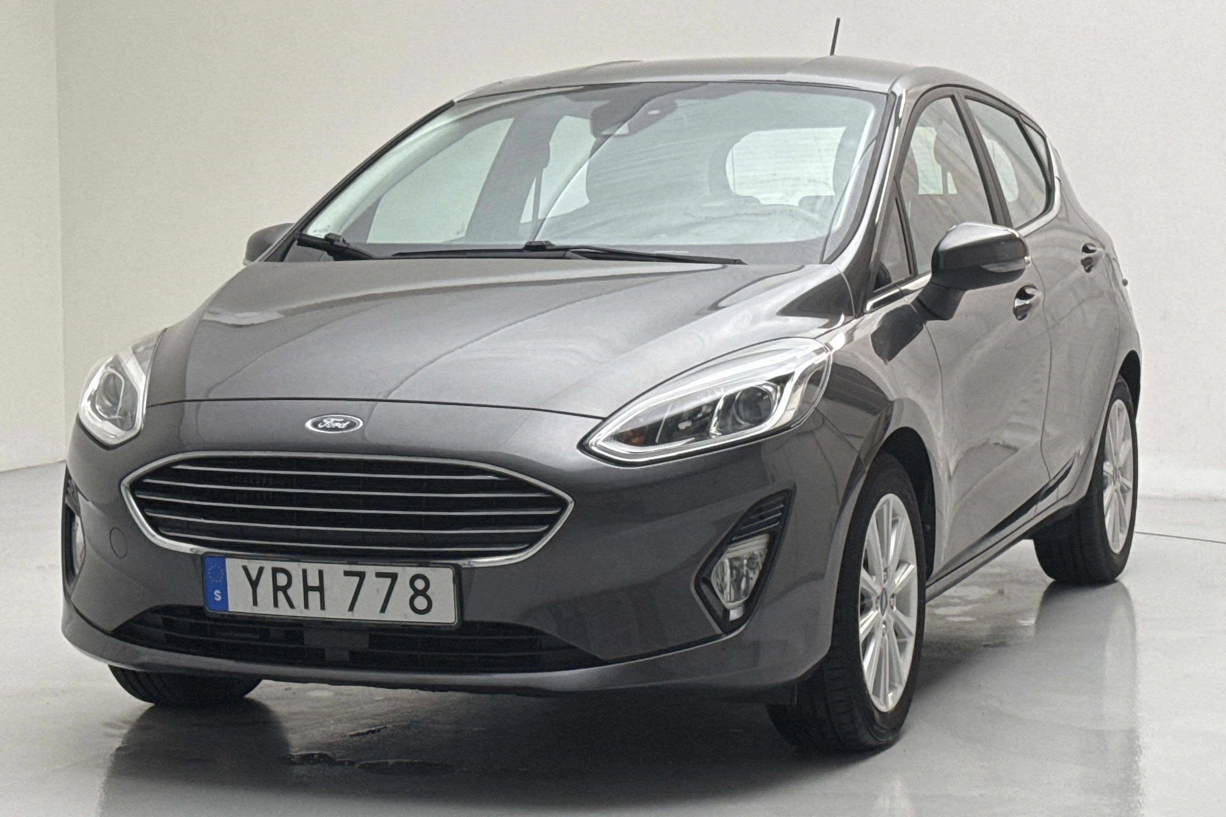 Presentationsfoto 1 av 12: Ford Fiesta 1.0T EcoBoost 5dr (100hk) - 6 762 mil - Manuell - grå - 2018