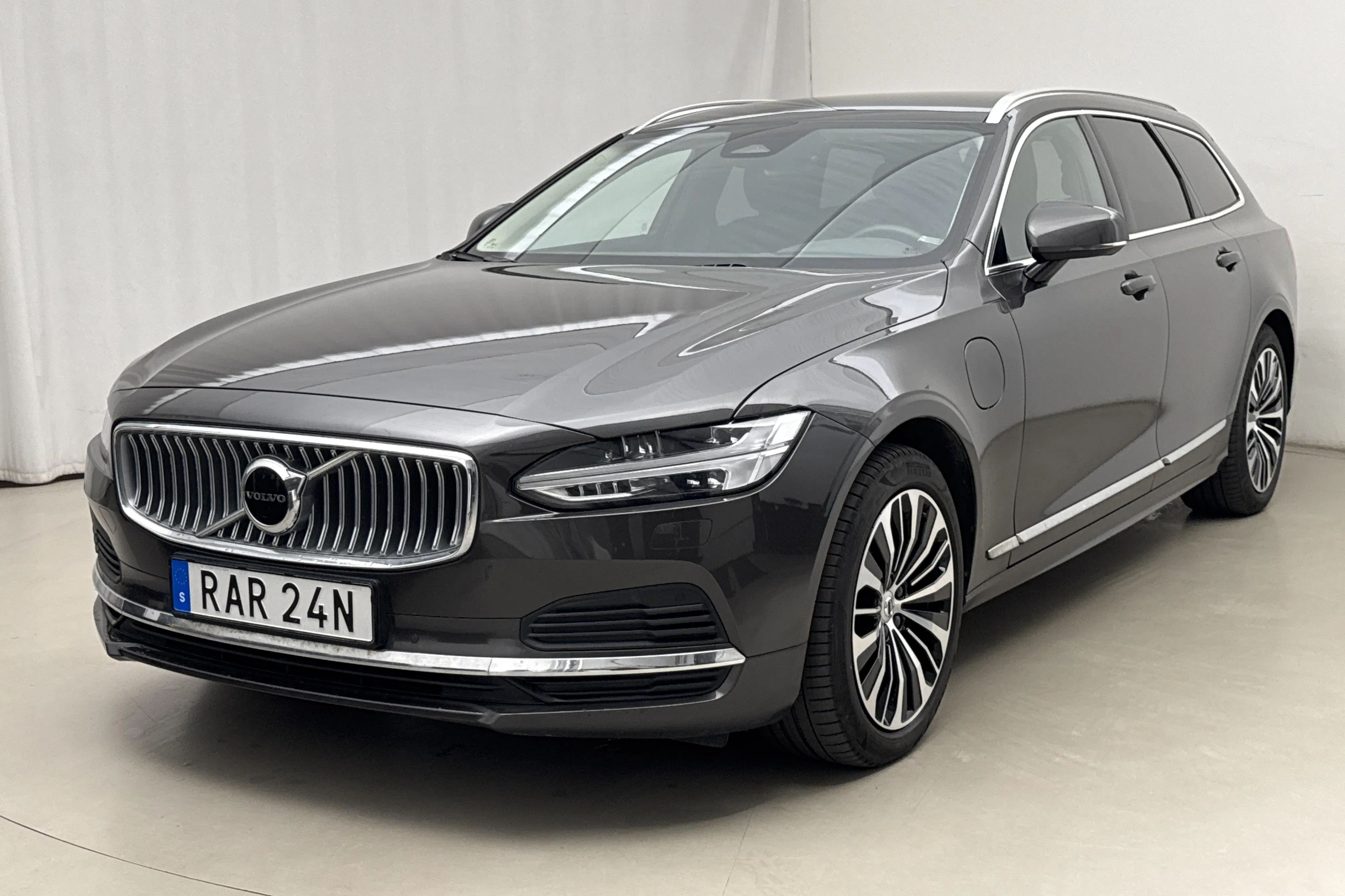 Presentation photo 1 of 24: Volvo V90 T6 AWD Recharge (350hk) - 64 920 km - Automatic - gray - 2024