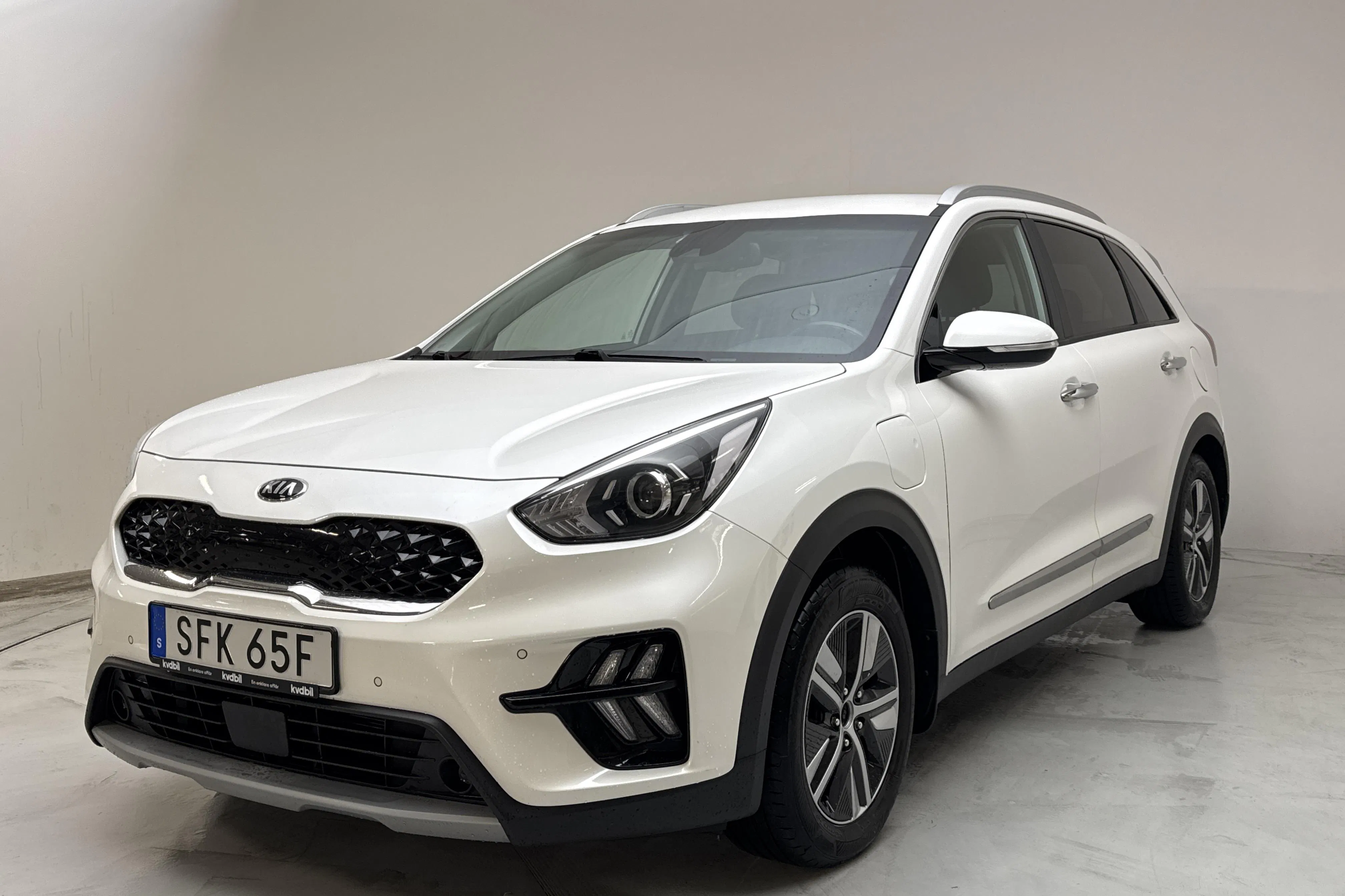 Presentation photo 1 of 15: KIA Niro Plug-in Hybrid 1.6 (141hk) - 113 090 km - Automatic - white - 2020