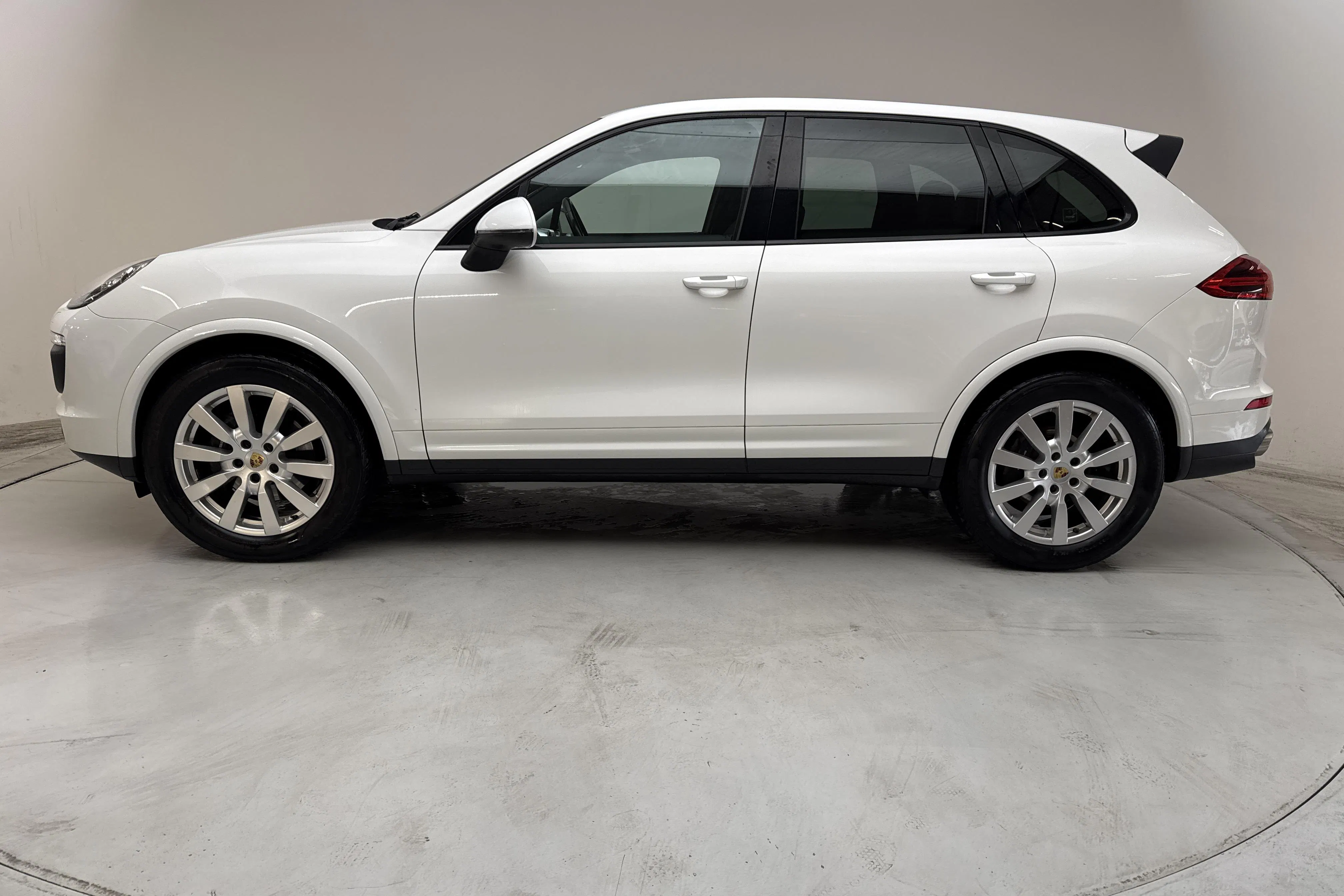 Presentationsfoto 2 av 14: Porsche Cayenne Diesel (262hk) - 14 237 mil - Automat - vit - 2017