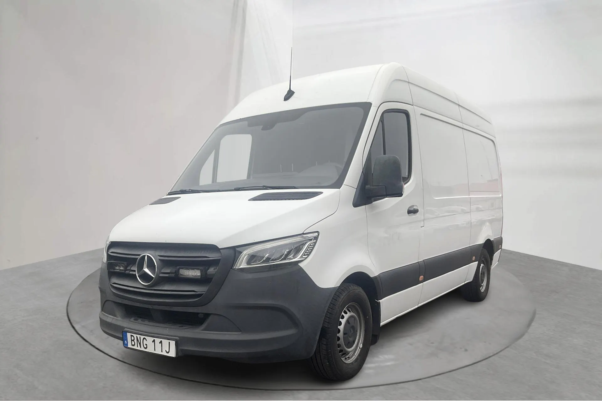 Presentationsfoto 1 av 25: Mercedes Sprinter 316 CDI Skåp RWD (163hk) - 20 519 mil - Automat - vit - 2021