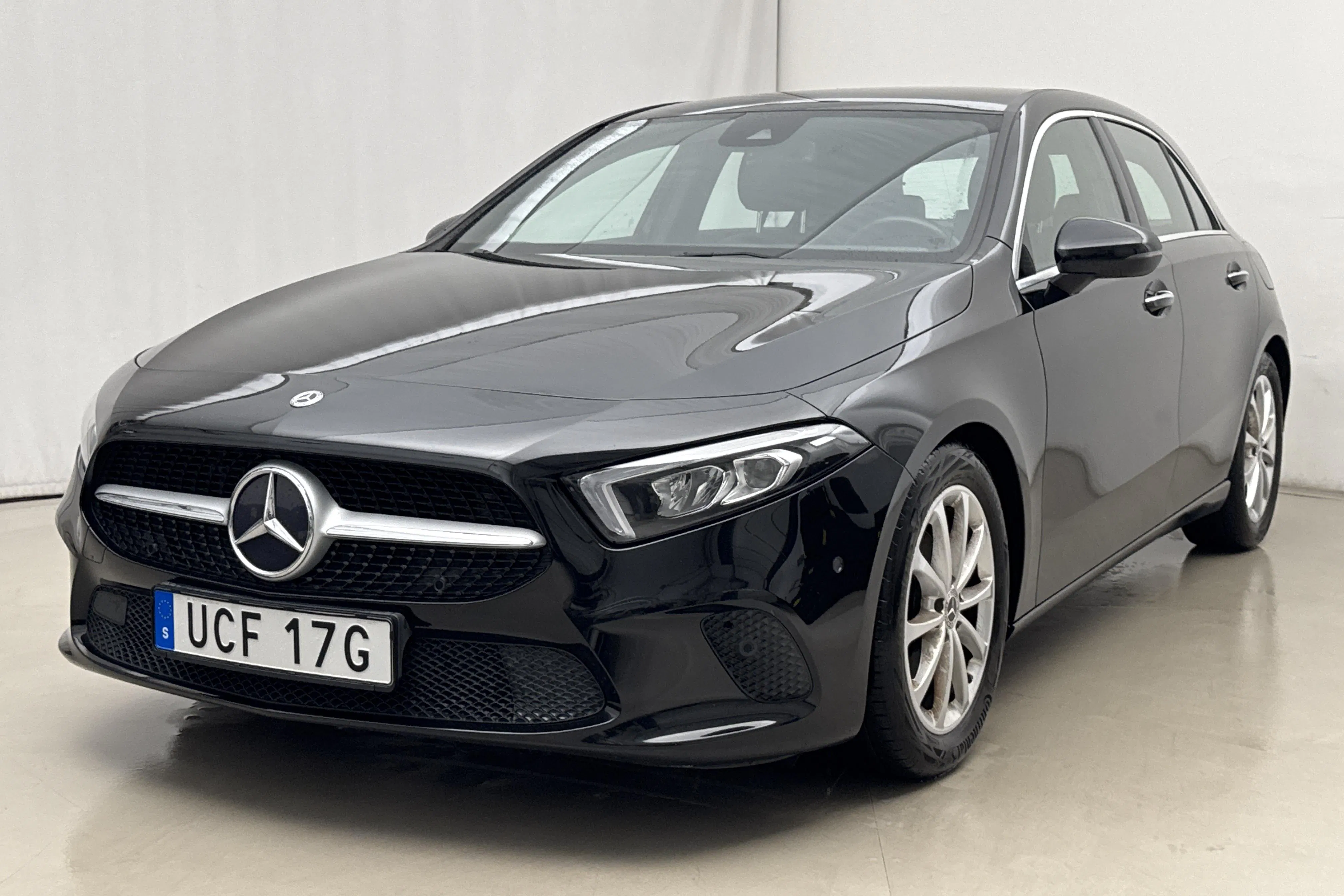 Presentation photo 1 of 17: Mercedes A 180 5dr W177 (136hk) - 50 710 km - Automatic - black - 2020