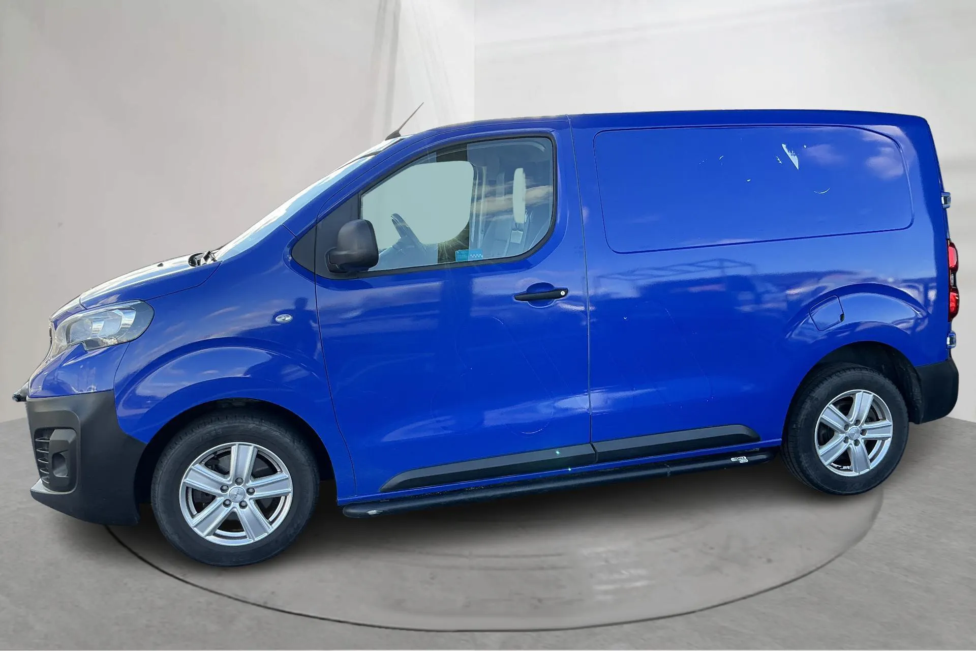 Presentation photo 2 of 13: Peugeot Expert BlueHDi Skåp (177hk) - 107 130 km - Automatic - white - 2019