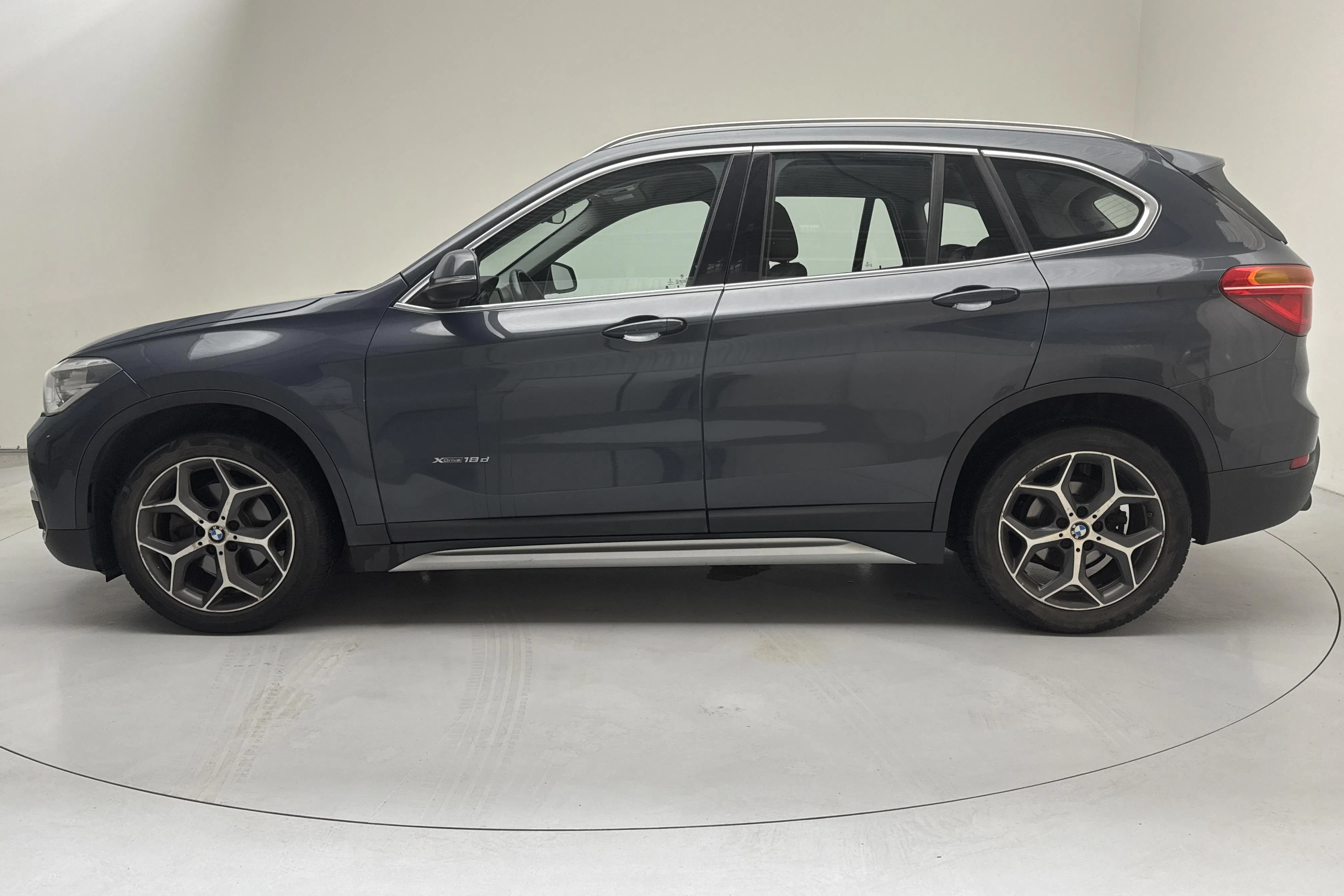 Presentationsfoto 2 av 12: BMW X1 xDrive18d, F48 (150hk) - 18 477 mil - Automat - grå - 2016