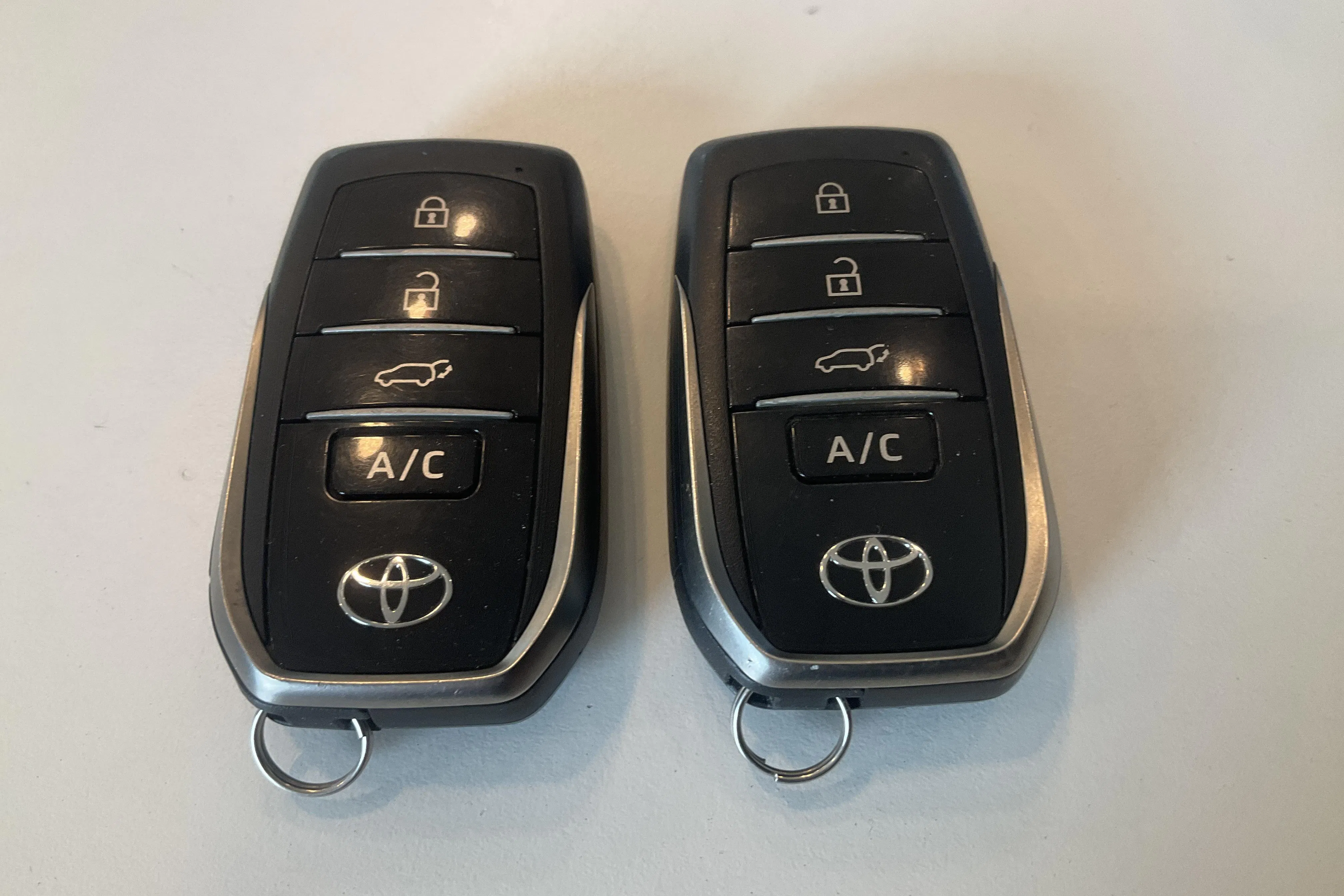 Presentationsfoto 18 av 18: Toyota RAV4 2.5 Plug-in Hybrid AWDi (306hk) - 8 408 mil - Automat - vit - 2023