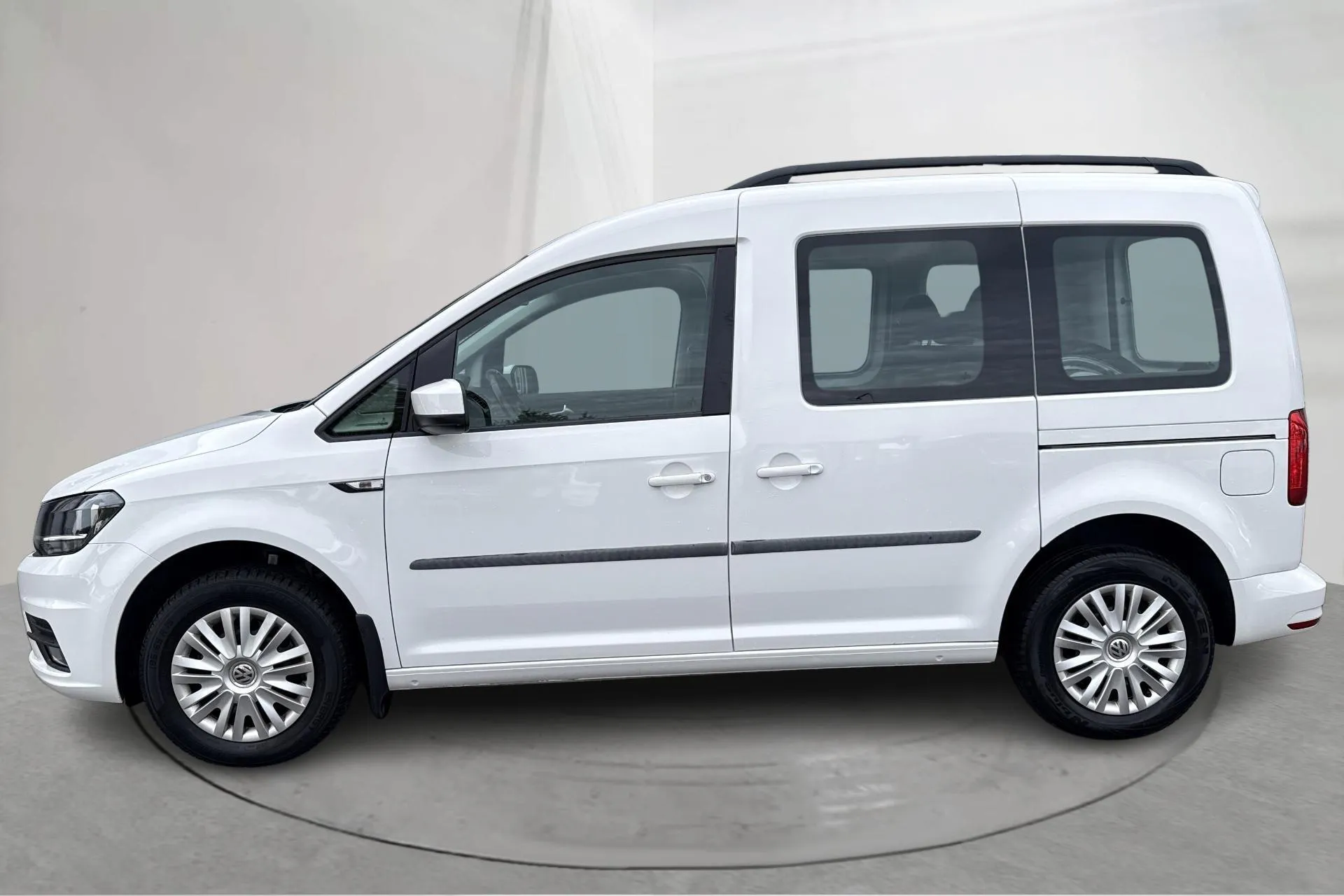 Presentation photo 2 of 14: VW Caddy Combi 1.4 TGI (110hk) - 52 080 km - Manual - white - 2017