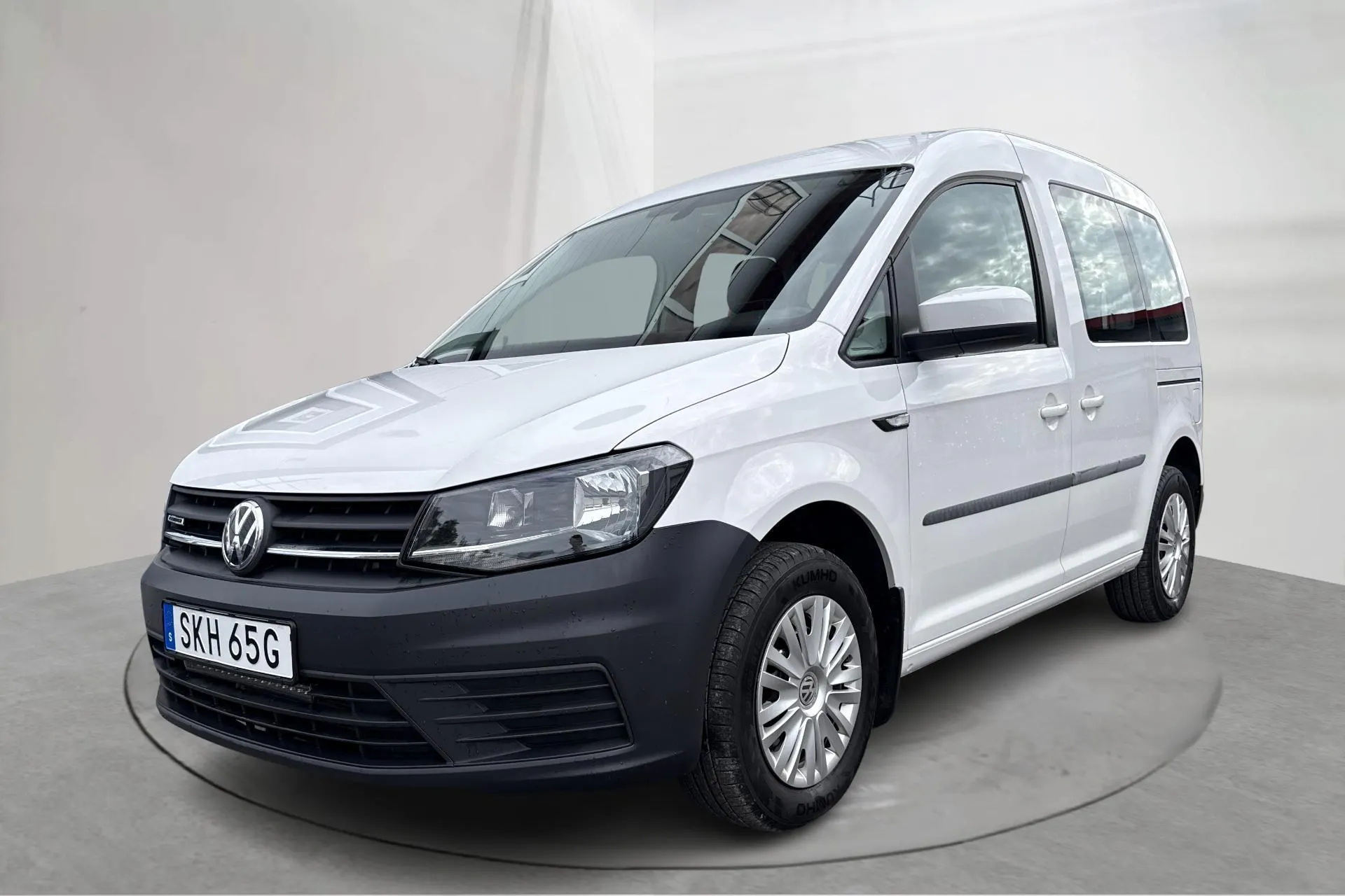 Presentationsfoto 1 av 13: VW Caddy Combi 1.4 TGI (110hk) - 3 400 mil - Manuell - vit - 2020