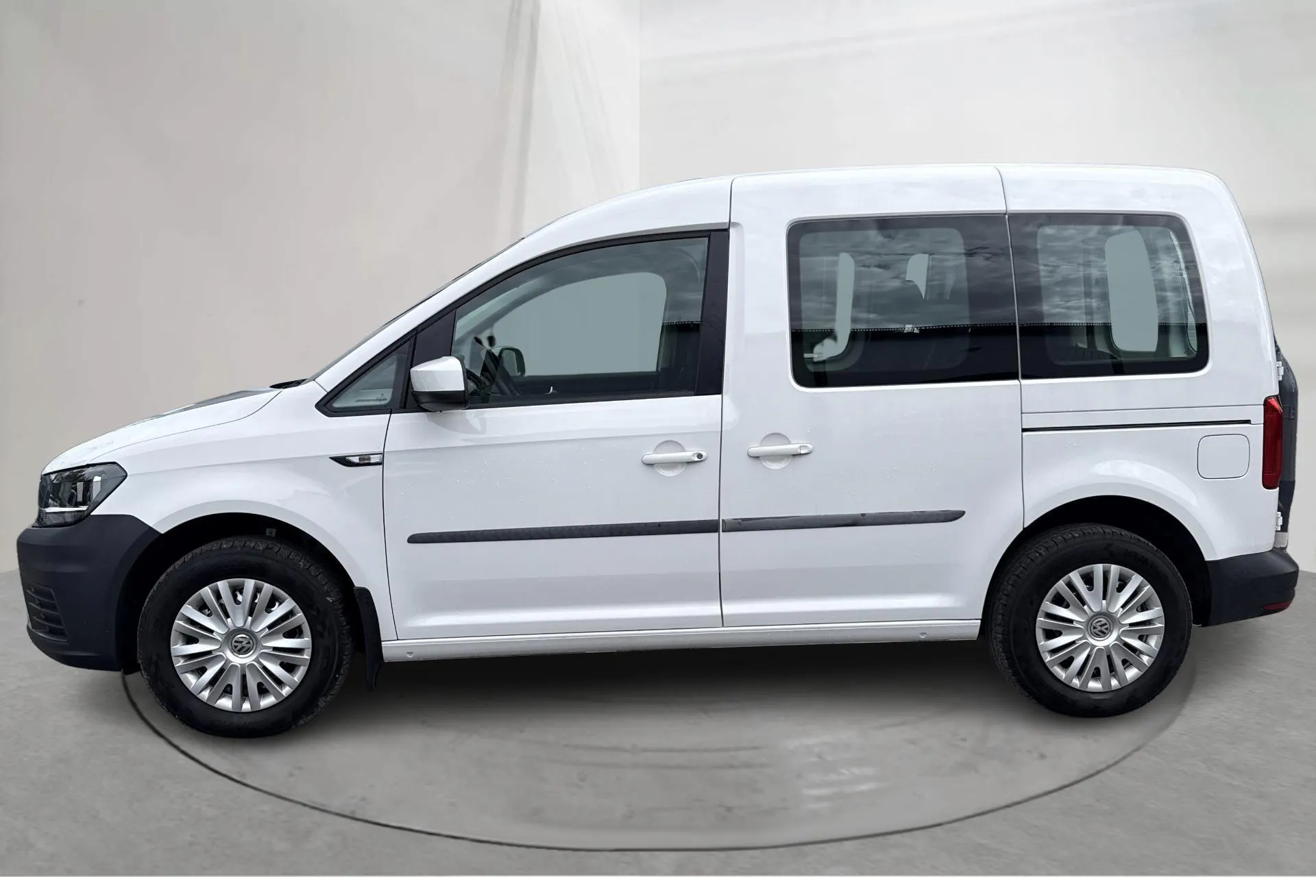Presentationsfoto 2 av 13: VW Caddy Combi 1.4 TGI (110hk) - 3 400 mil - Manuell - vit - 2020