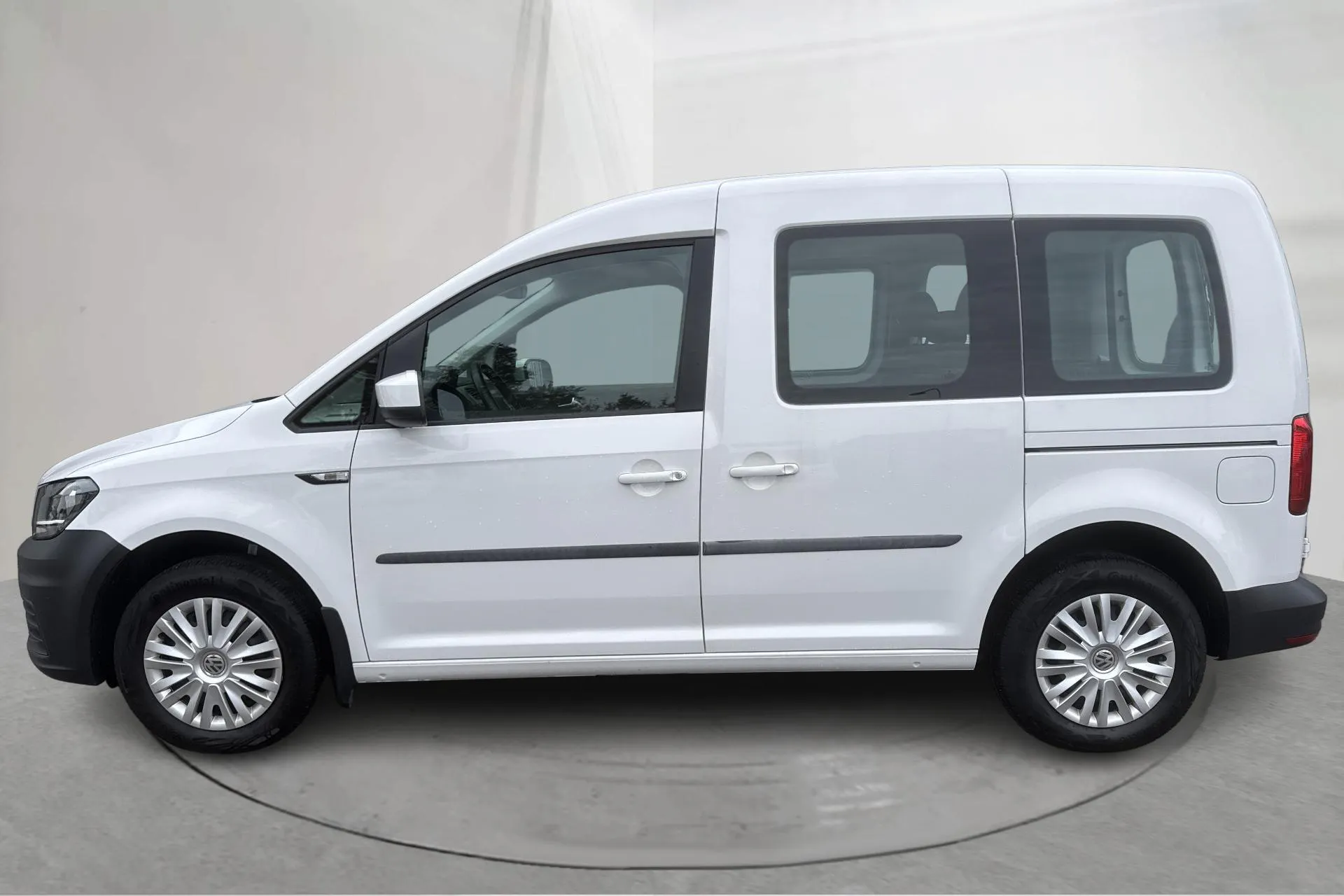 Presentationsfoto 2 av 14: VW Caddy Combi 1.4 TGI (110hk) - 3 373 mil - Manuell - vit - 2020