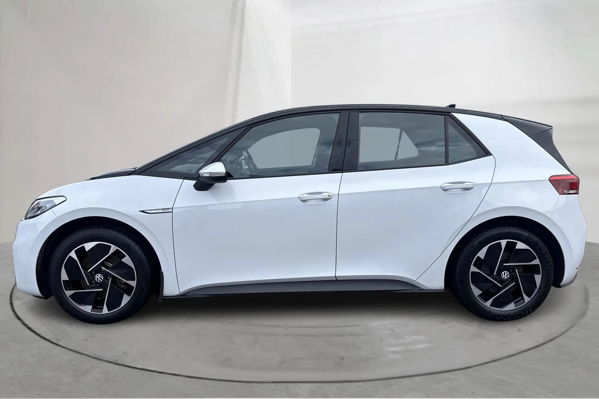 Presentationsfoto 2 av 18: VW ID.3 58kWh (204hk) - 1 907 mil - Automat - vit - 2023