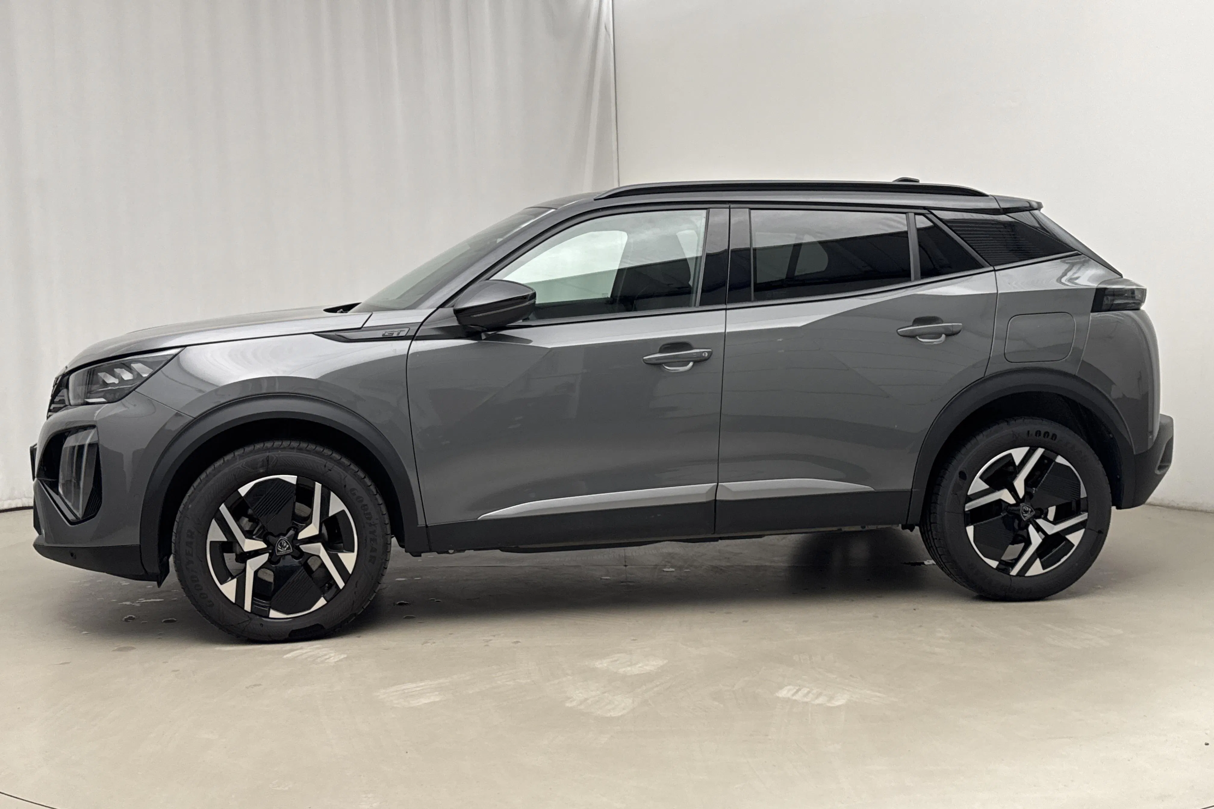 Presentationsfoto 2 av 18: Peugeot 2008 1.2 PureTech (130hk) - 1 323 mil - Automat - grå - 2024