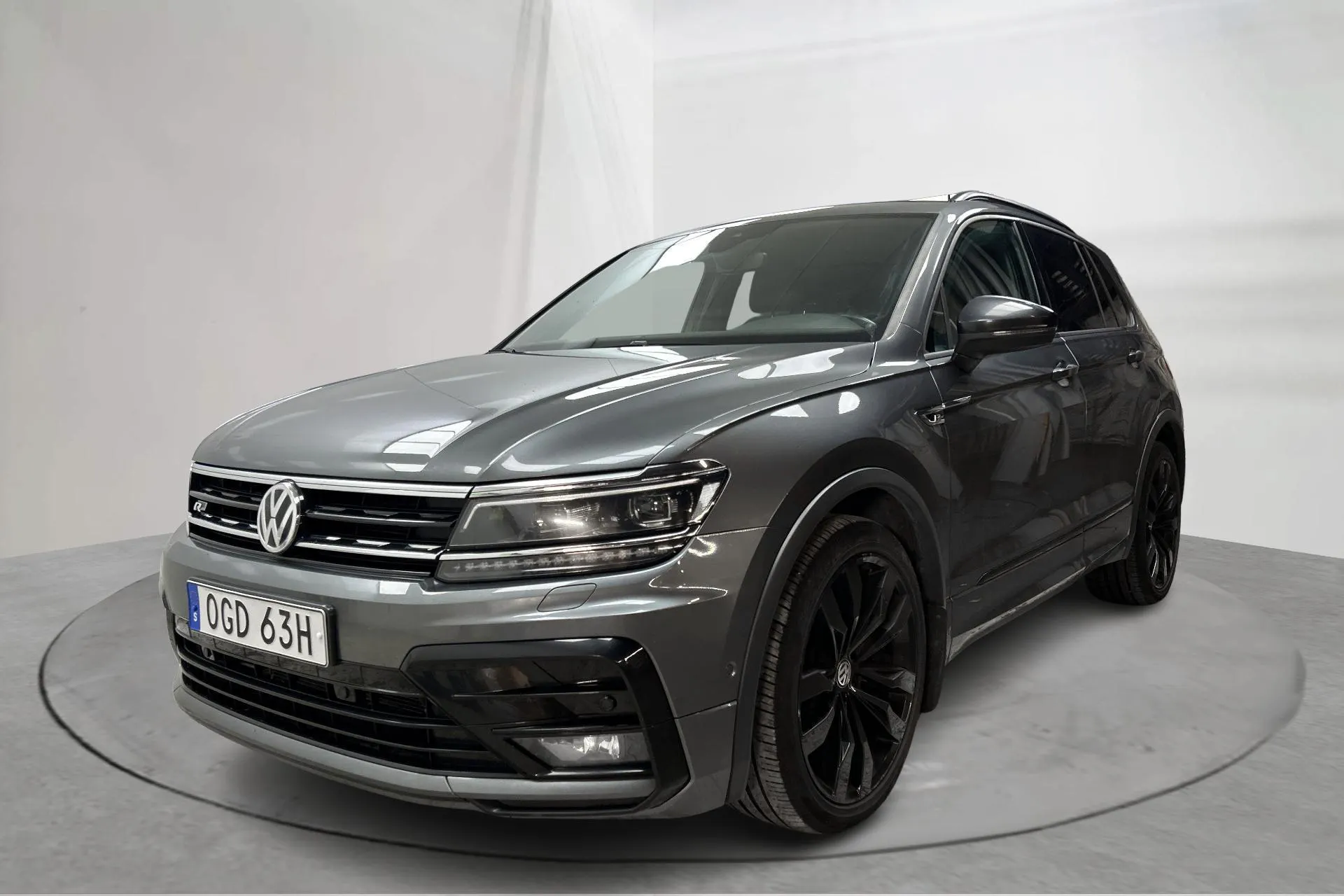 Presentation photo 1 of 17: VW Tiguan 2.0 TDI 4MOTION (190hk) - 284 160 km - Automatic - gray - 2019