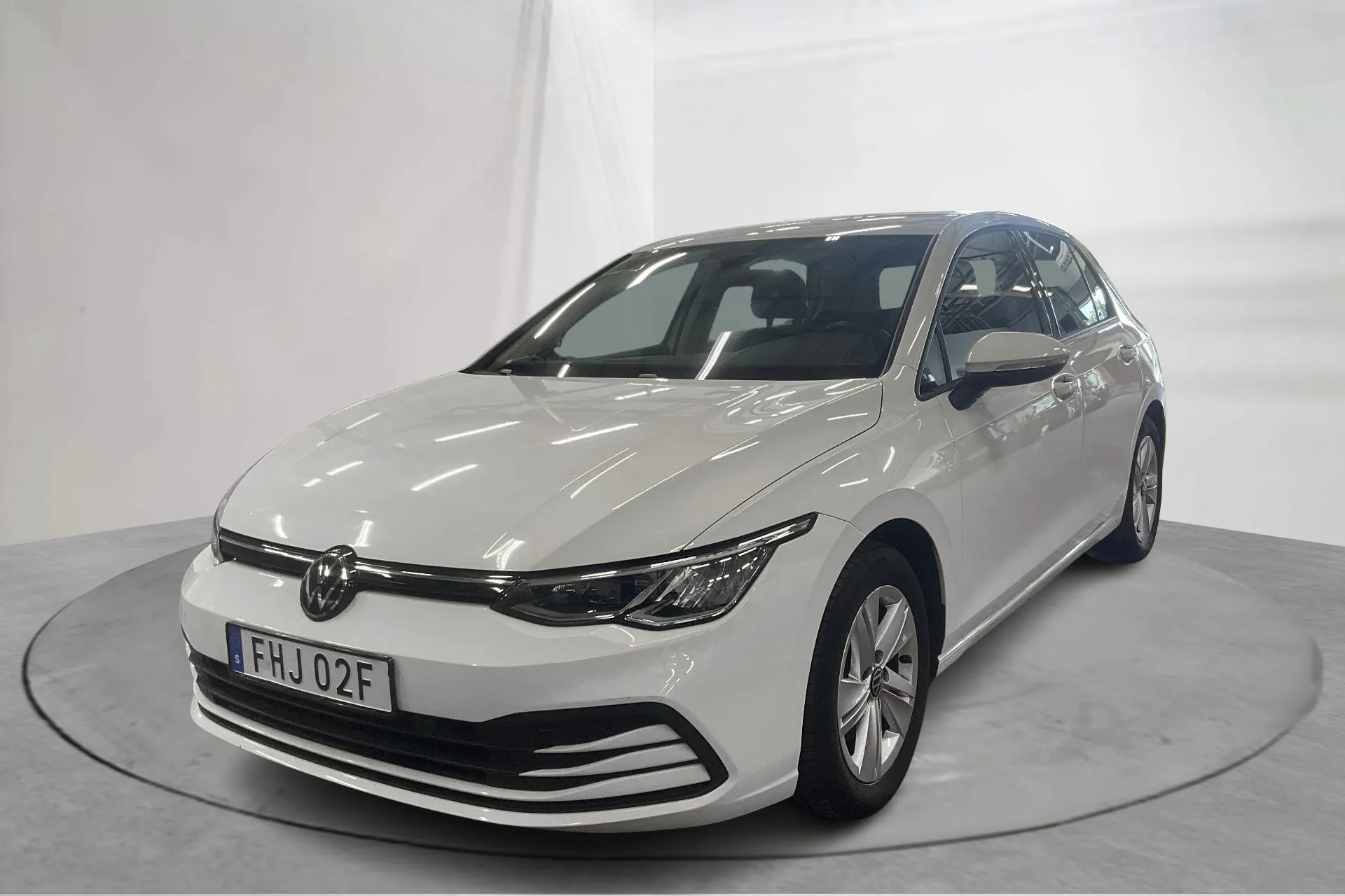 Presentationsfoto 1 av 14: VW Golf VIII TGI 5dr (130hk) - 4 216 mil - Automat - vit - 2023