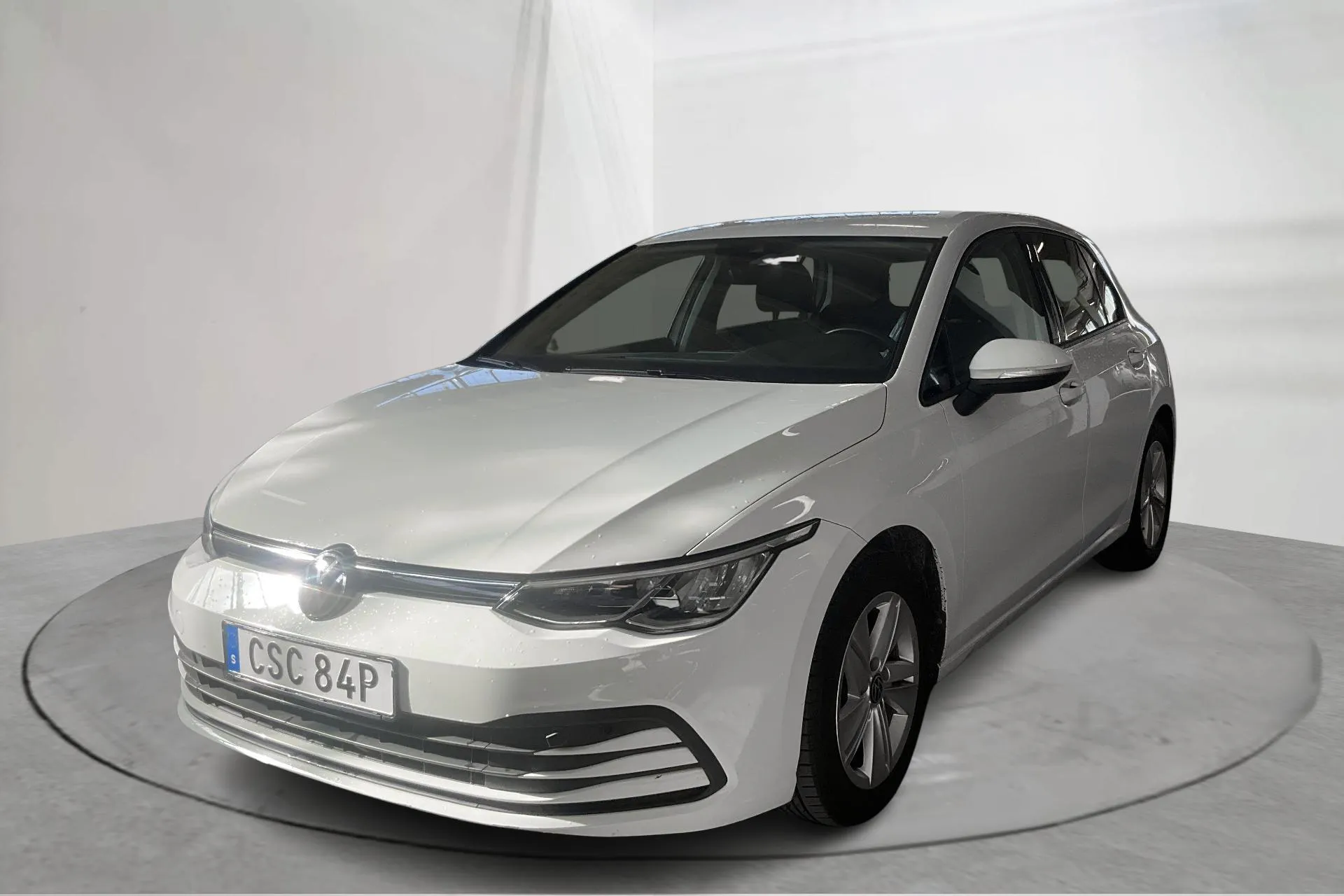 Presentationsfoto 1 av 15: VW Golf VIII TGI 5dr (130hk) - 3 844 mil - Automat - vit - 2023