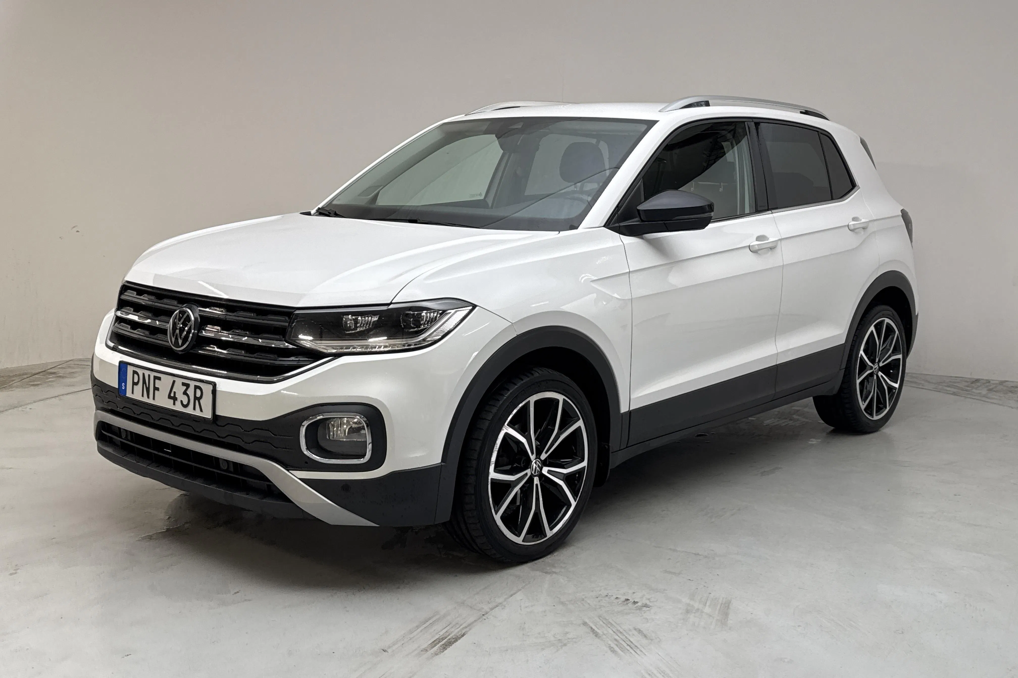 Presentationsfoto 1 av 11: VW T-Cross 1.0 TSI (110hk) - 16 854 mil - Automat - vit - 2022