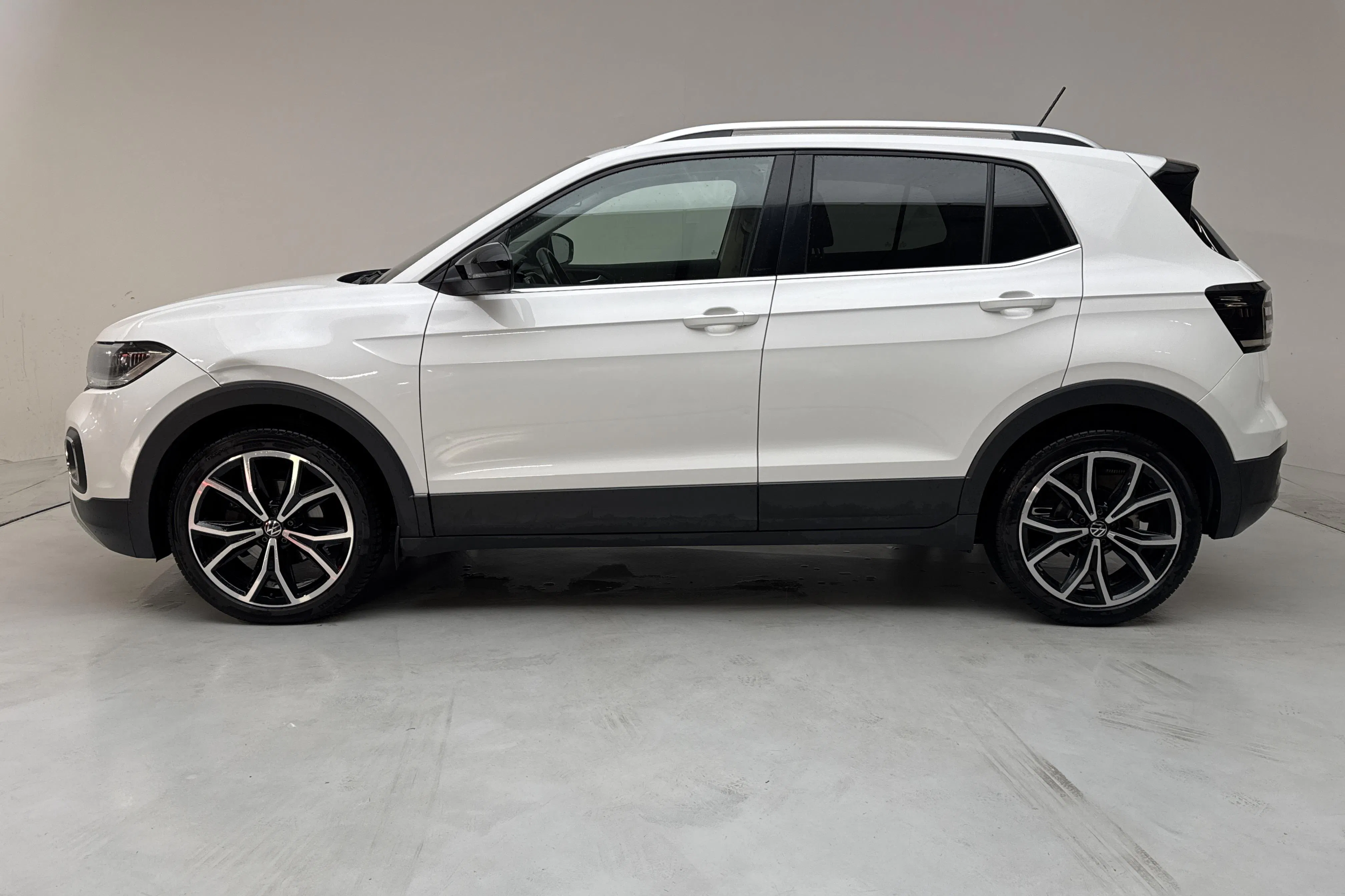 Presentation photo 2 of 11: VW T-Cross 1.0 TSI (110hk) - 169 140 km - Automatic - white - 2021