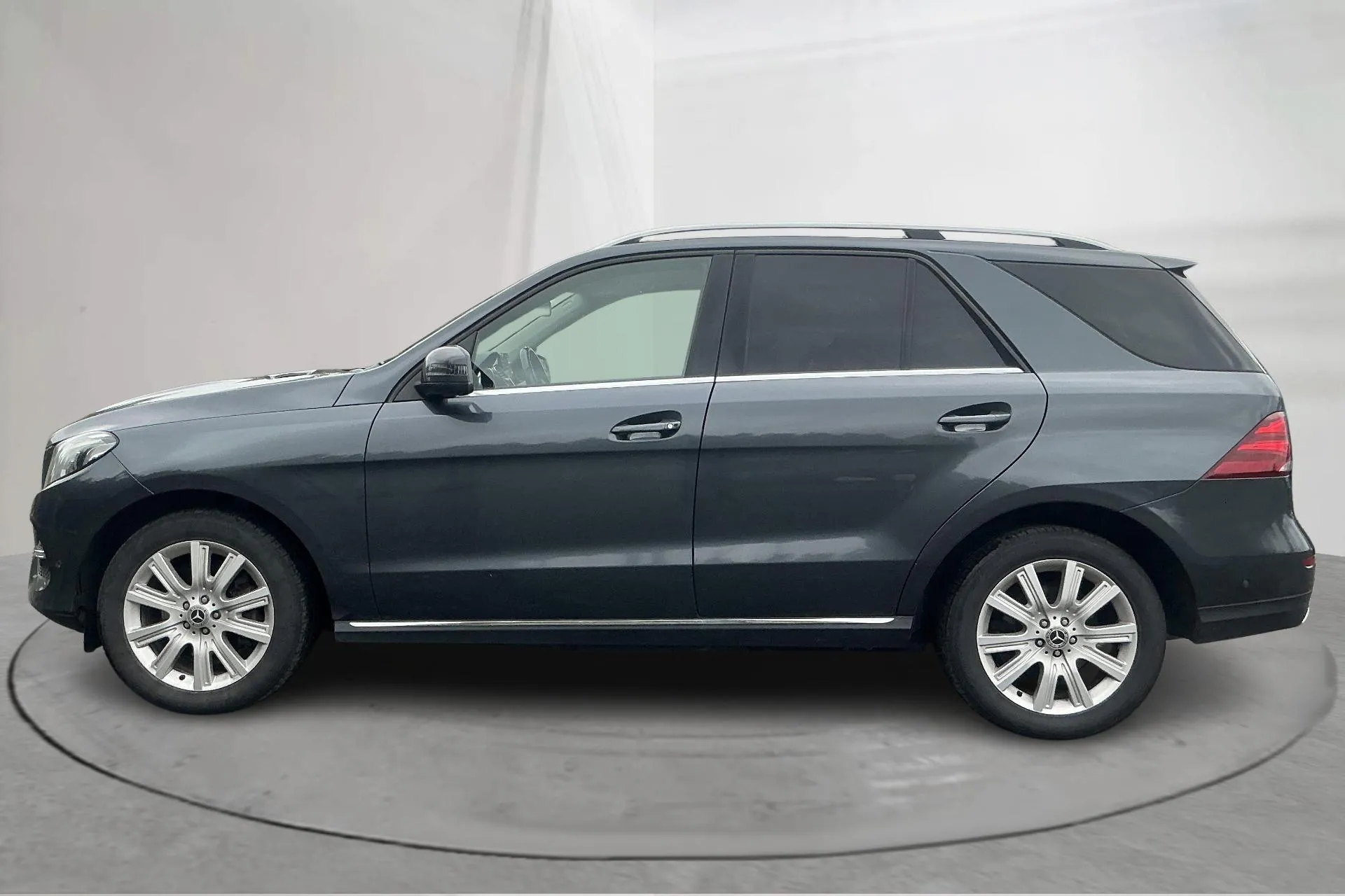 Presentation photo 2 of 16: Mercedes GLE 350 d 4MATIC W166 (258hk) - 230 810 km - Automatic - gray - 2016