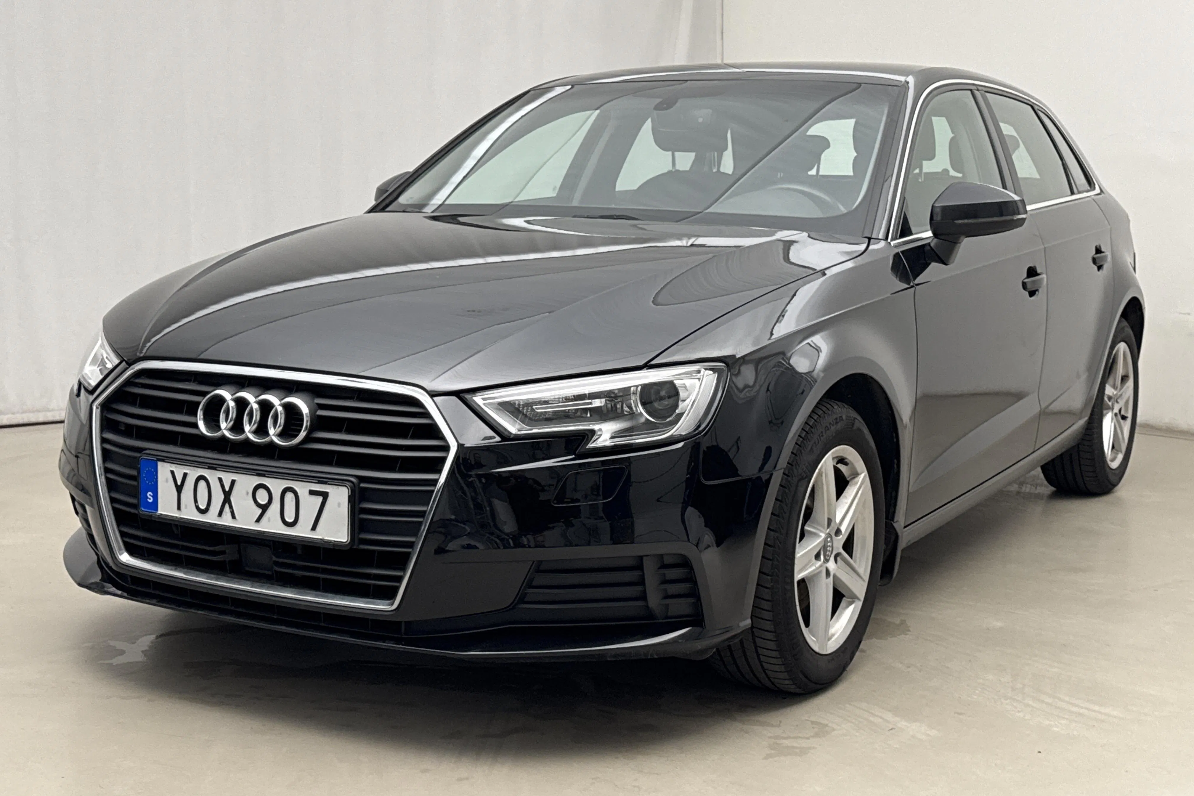 Presentationsfoto 1 av 14: Audi A3 1.5 TFSI Sportback (150hk) - 11 229 mil - Manuell - svart - 2018