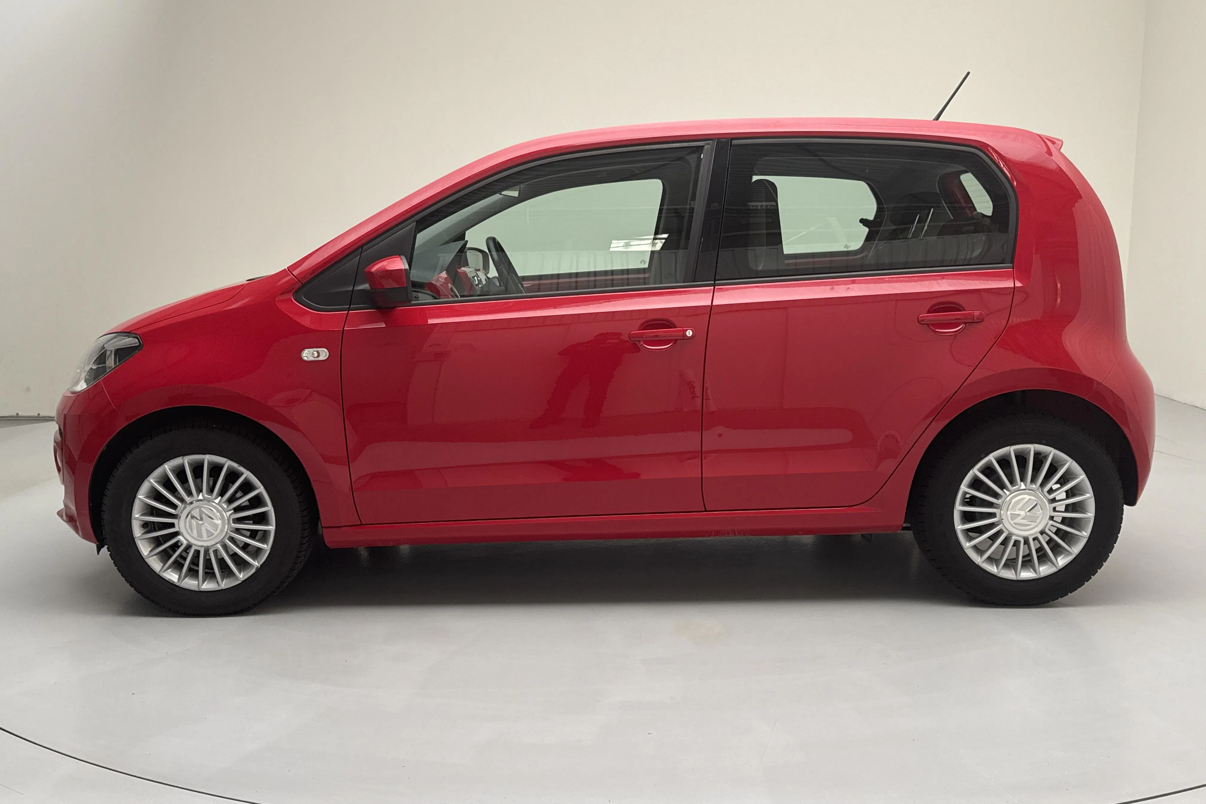 Presentation photo 2 of 11: VW up! 1.0 5dr (75hk) - 34 830 km - Manual - red - 2016