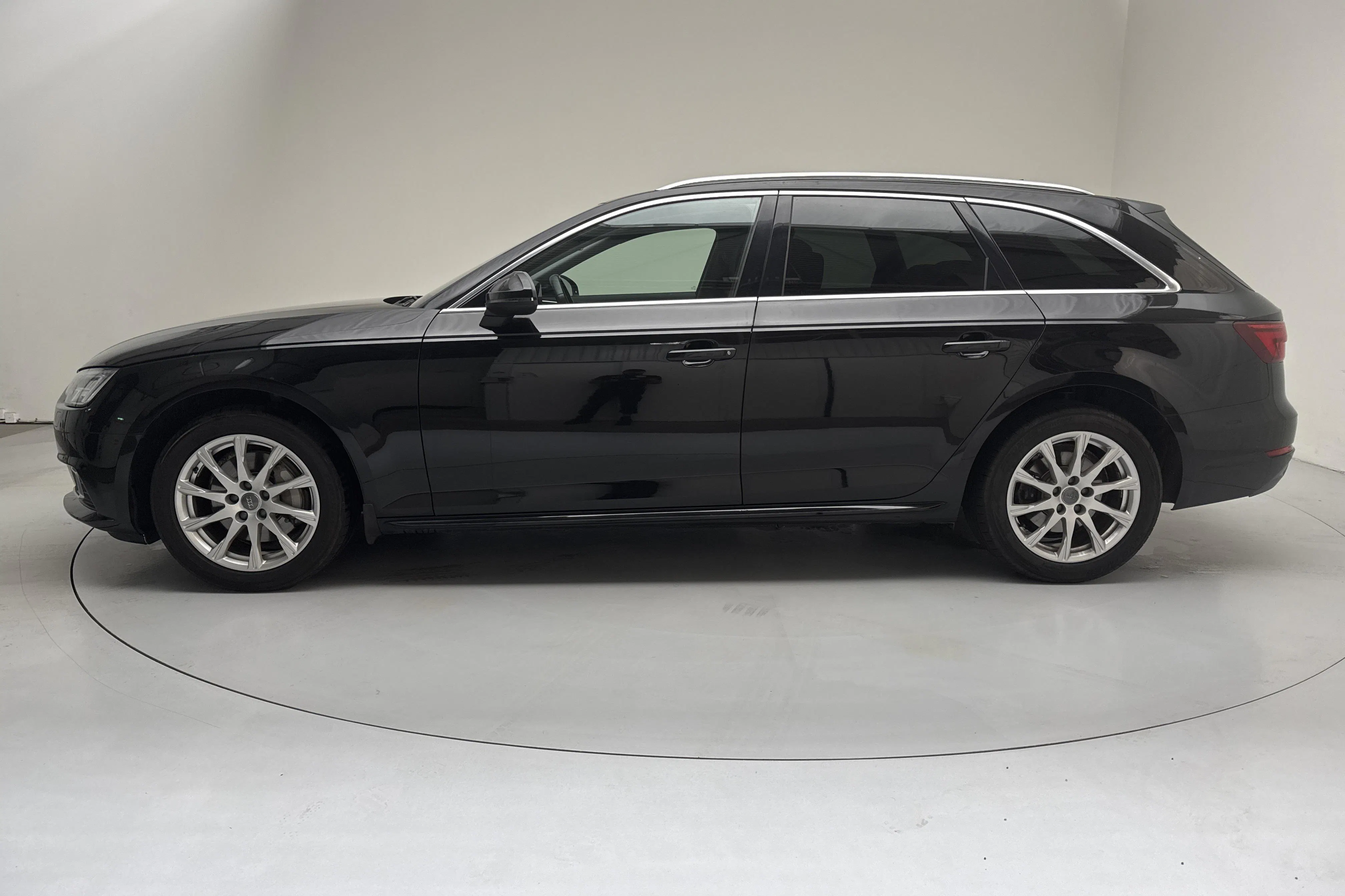 Presentation photo 2 of 14: Audi A4 2.0 TDI Avant quattro (190hk) - 134 210 km - Automatic - black - 2018
