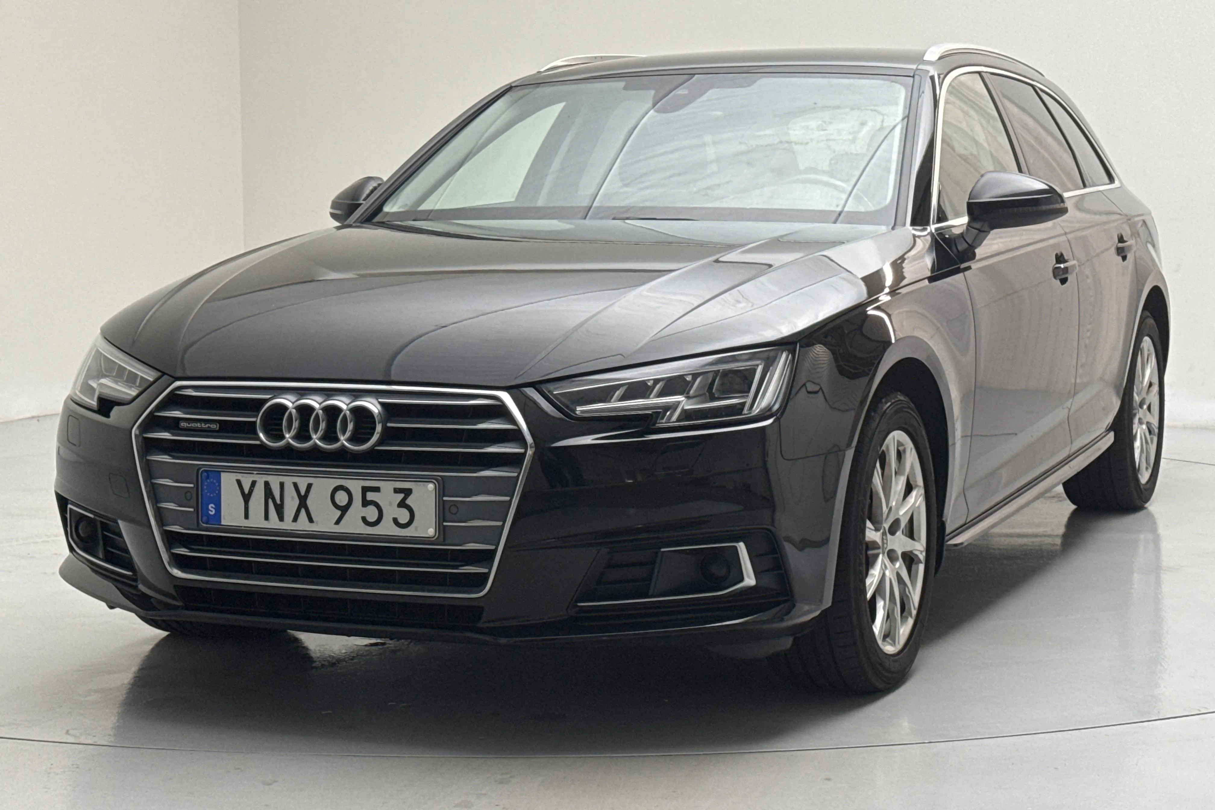 Presentation photo 1 of 14: Audi A4 2.0 TDI Avant quattro (190hk) - 134 210 km - Automatic - black - 2018